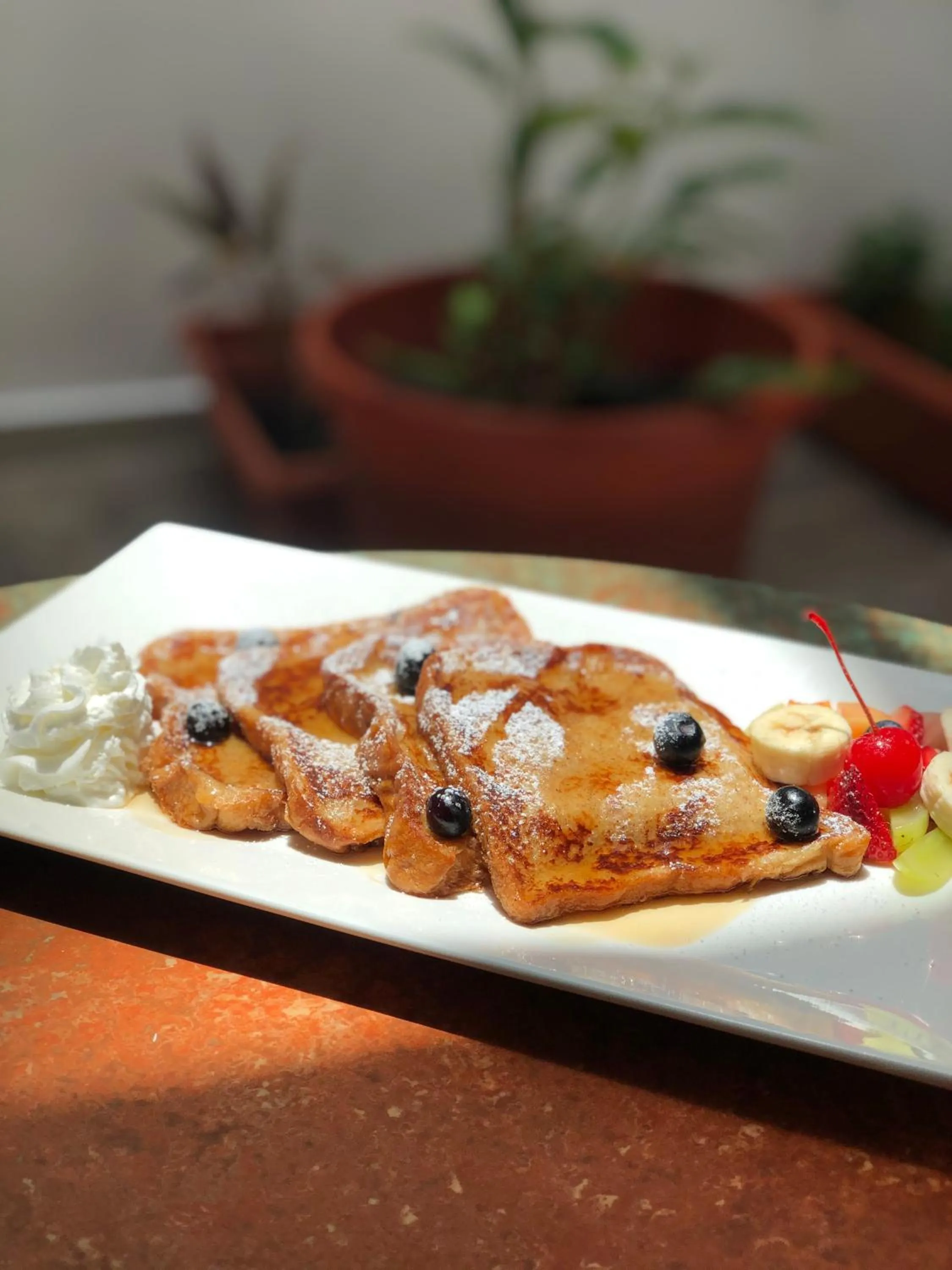 Restaurant/places to eat in 352 Guest House Hotel Boutique