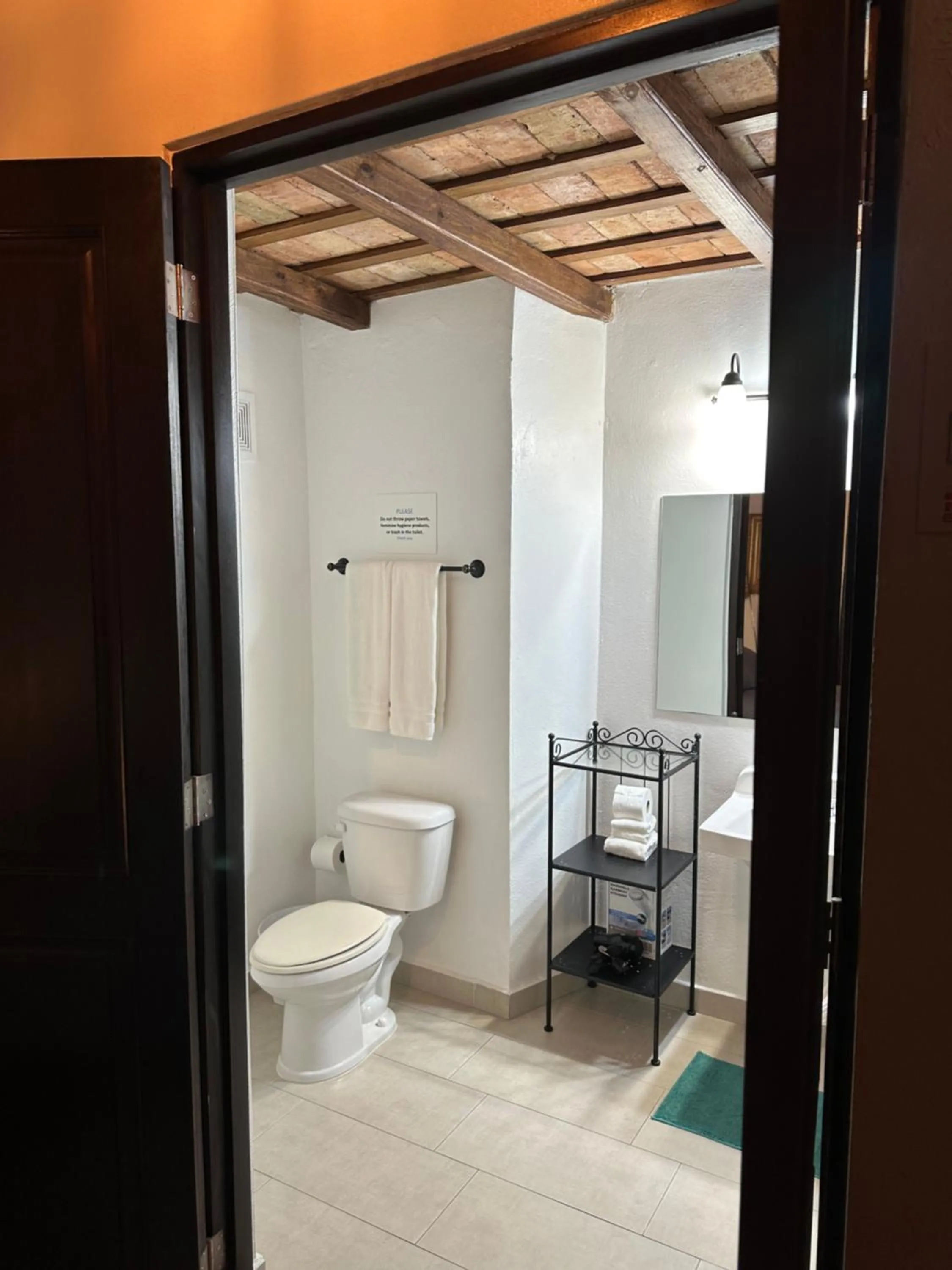 Toilet in 352 Guest House Hotel Boutique