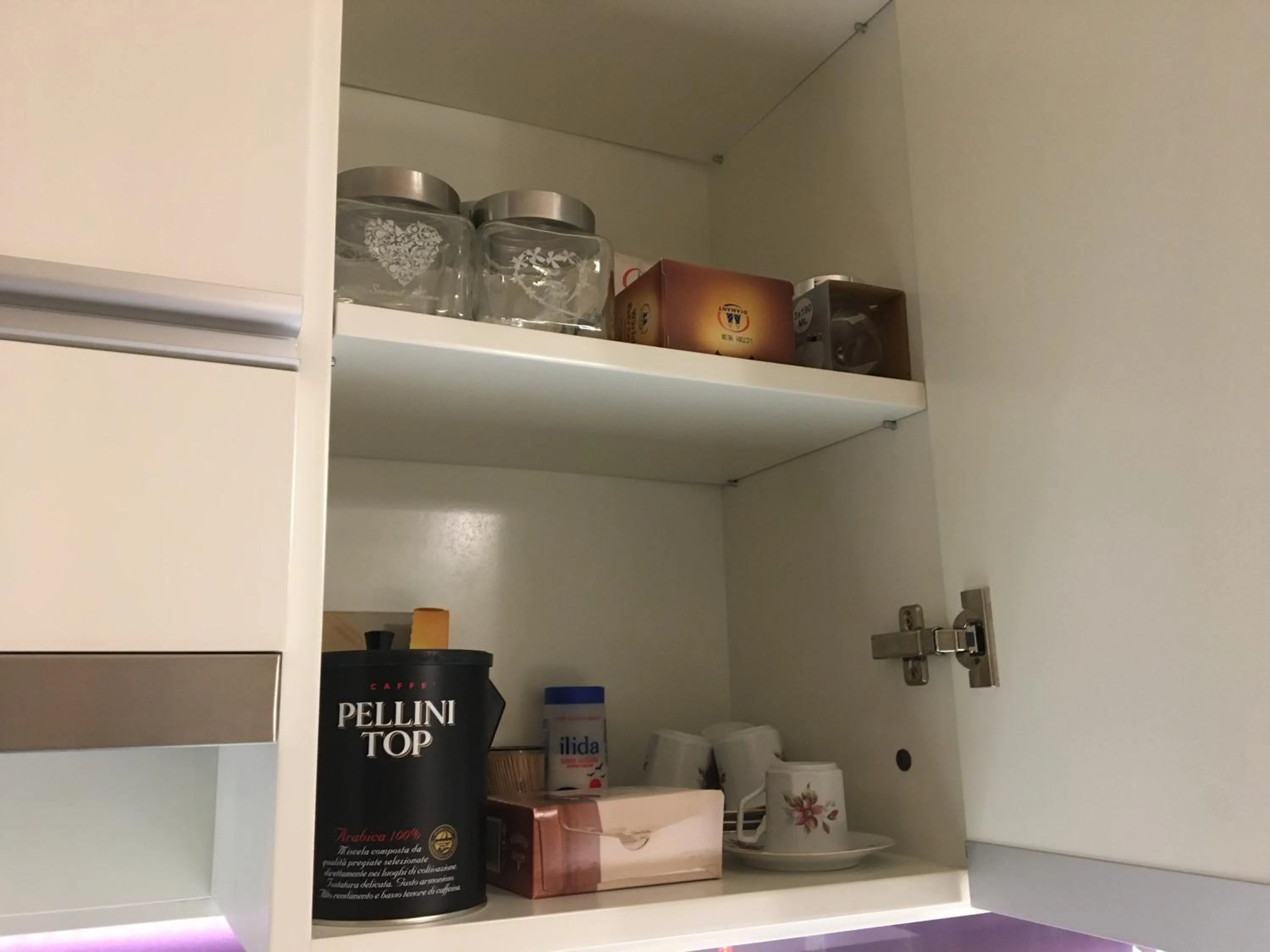 Kitchen or kitchenette in Top Level Residence