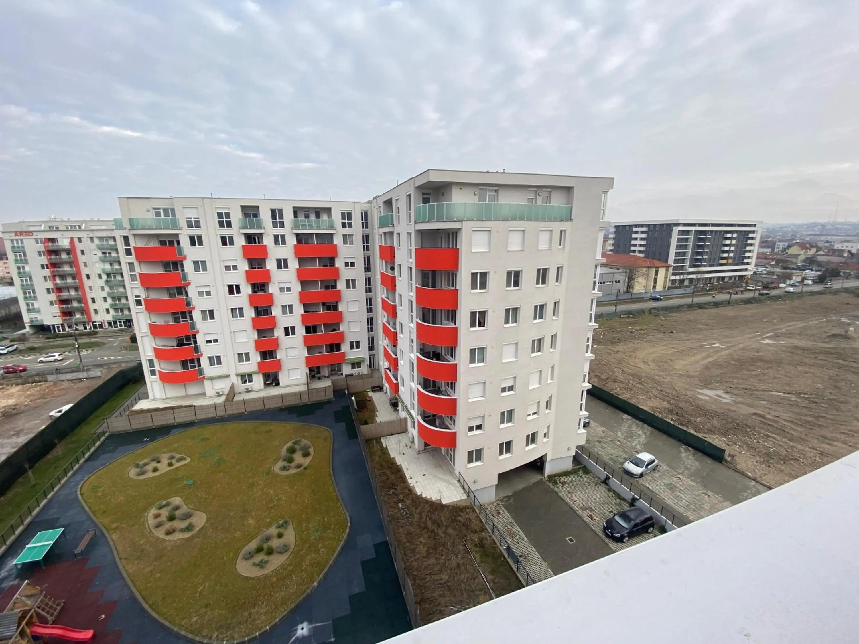 Neighbourhood in Top Level Residence