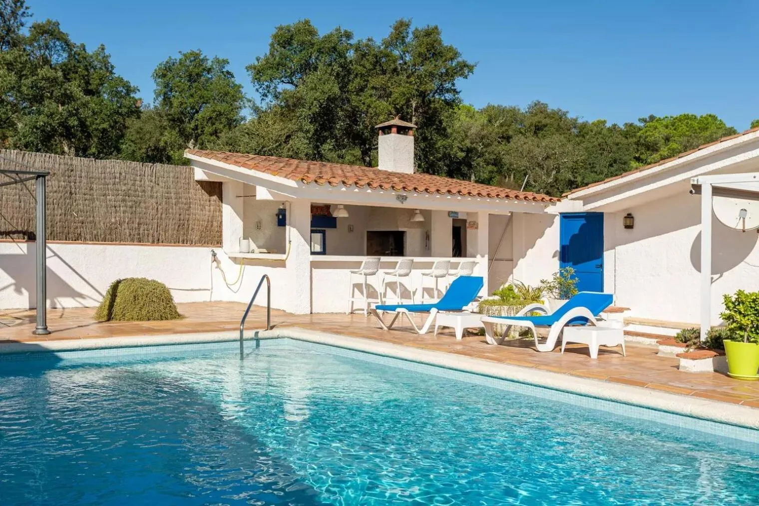 Swimming pool in Sea près des Golfs