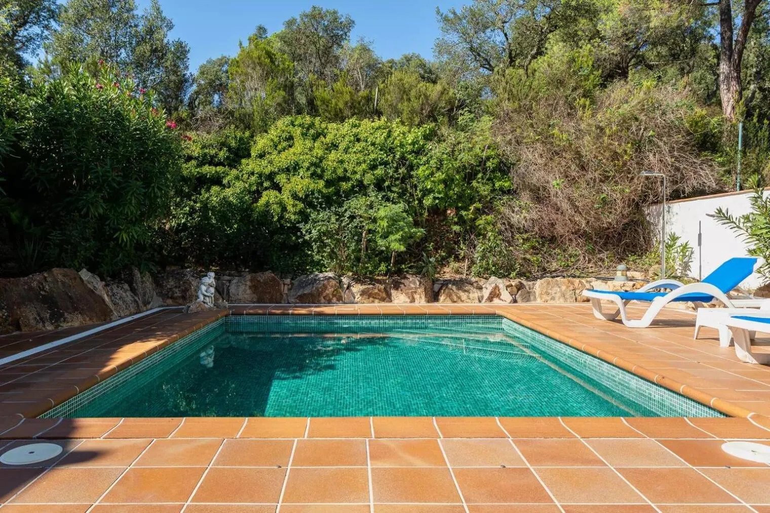 Pool view in Sea près des Golfs