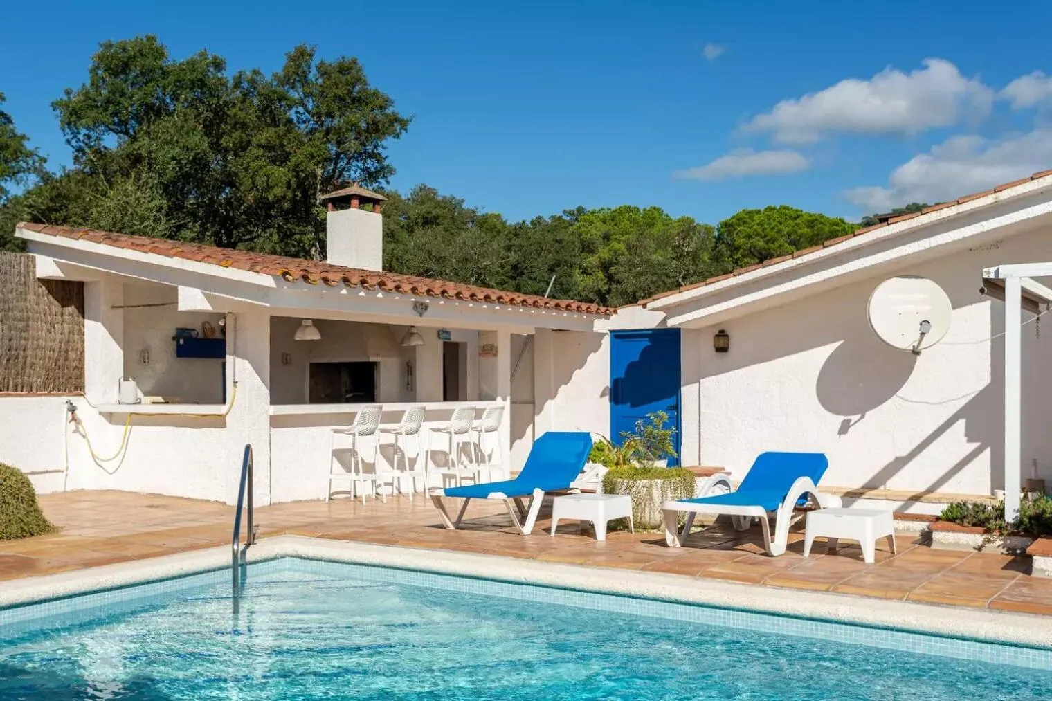 Swimming pool in Sea près des Golfs