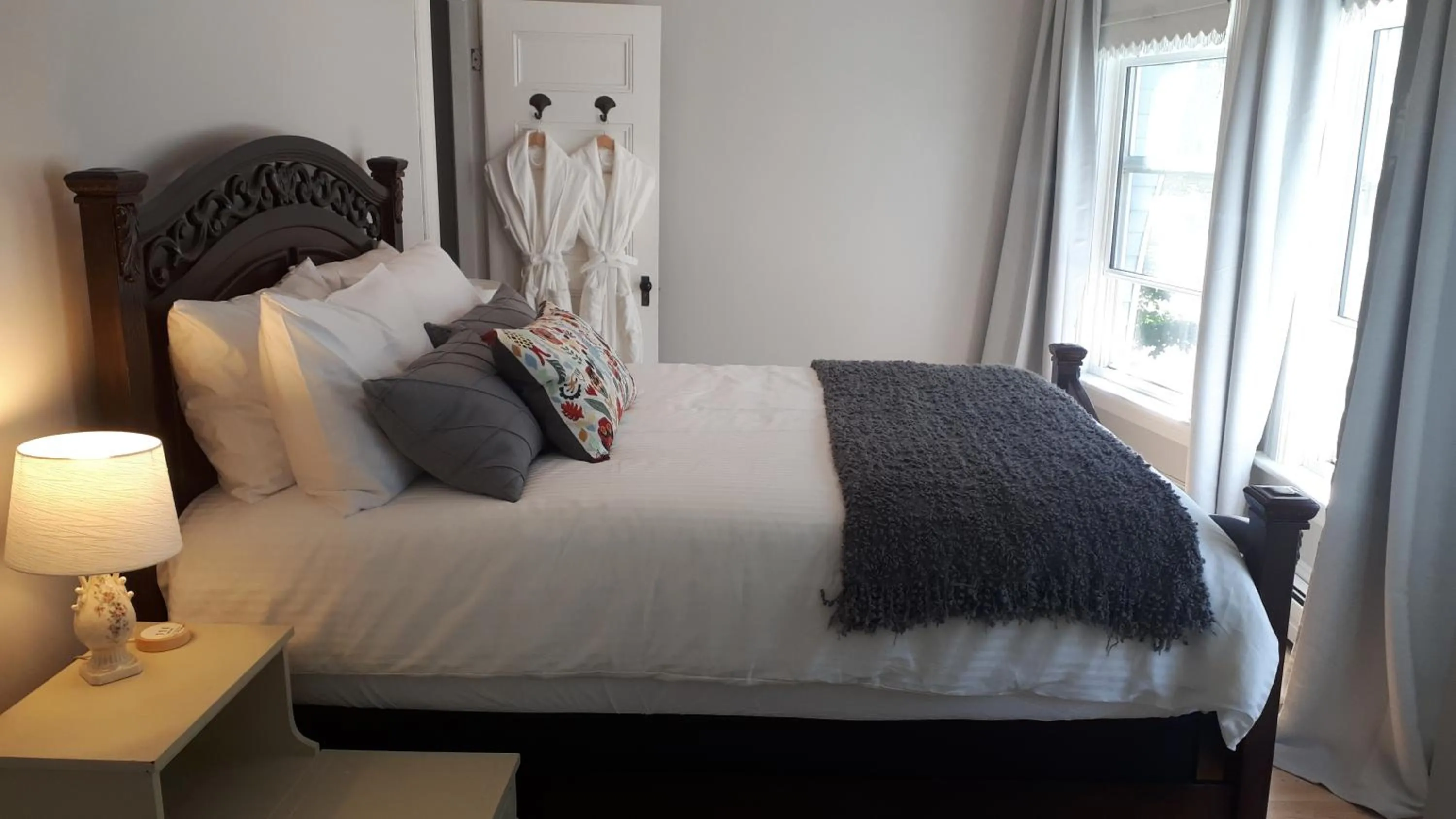 Bed in Hillside Landing B&B