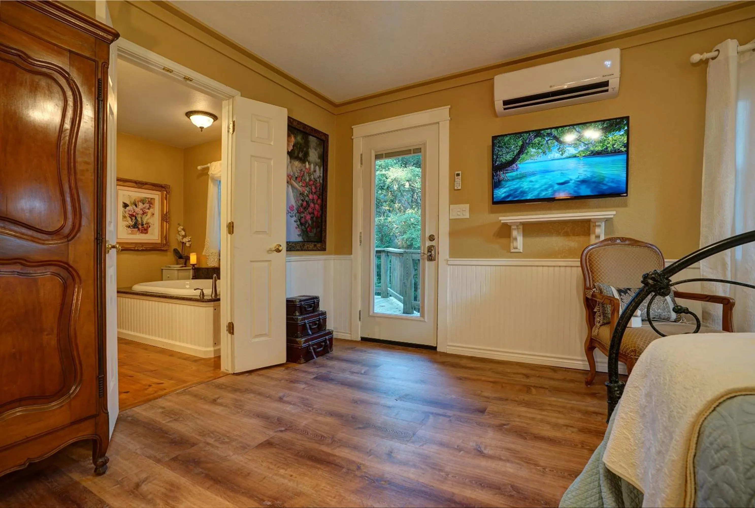 Bed in Bed and Breakfast on White Rock Creek