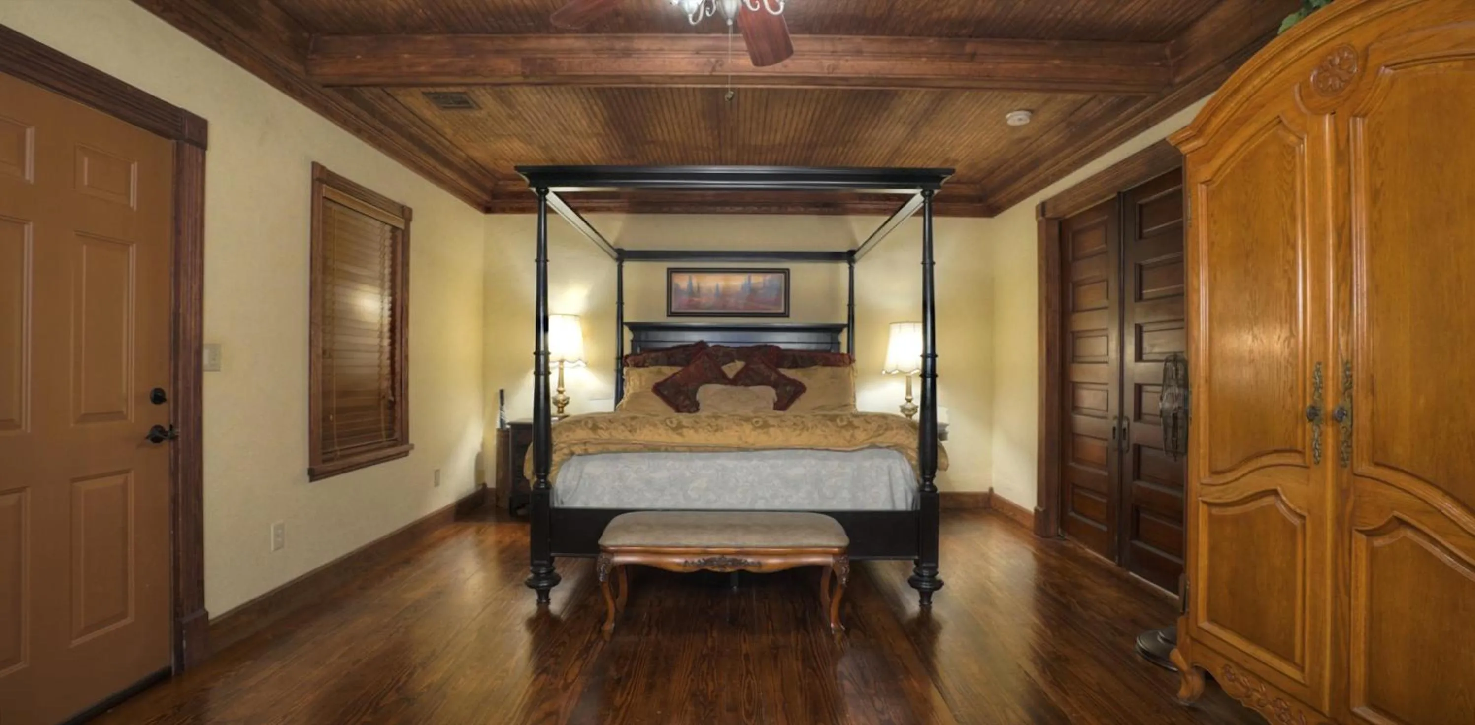 Property building, Bed in Bed and Breakfast on White Rock Creek