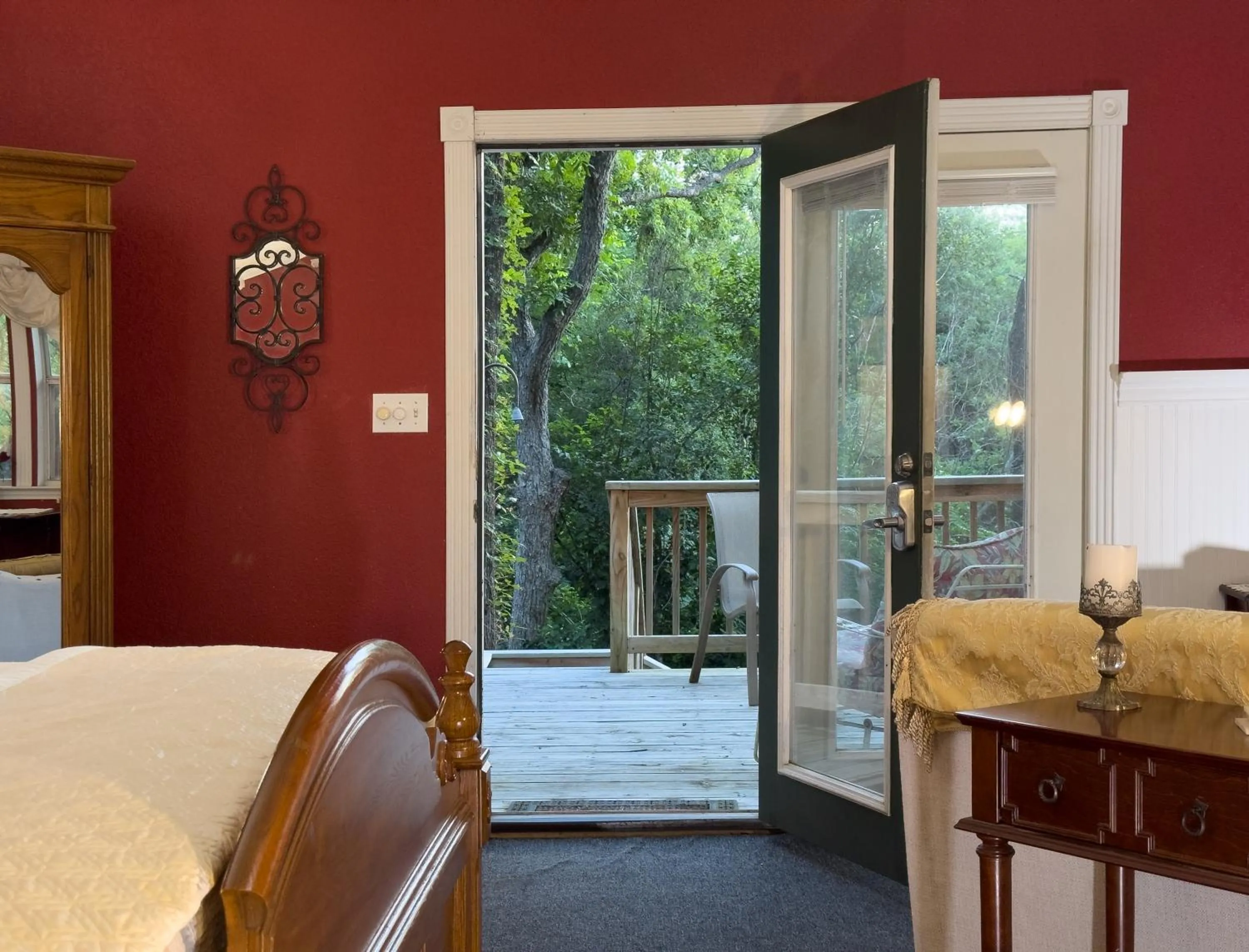 Property building, Bed in Bed and Breakfast on White Rock Creek