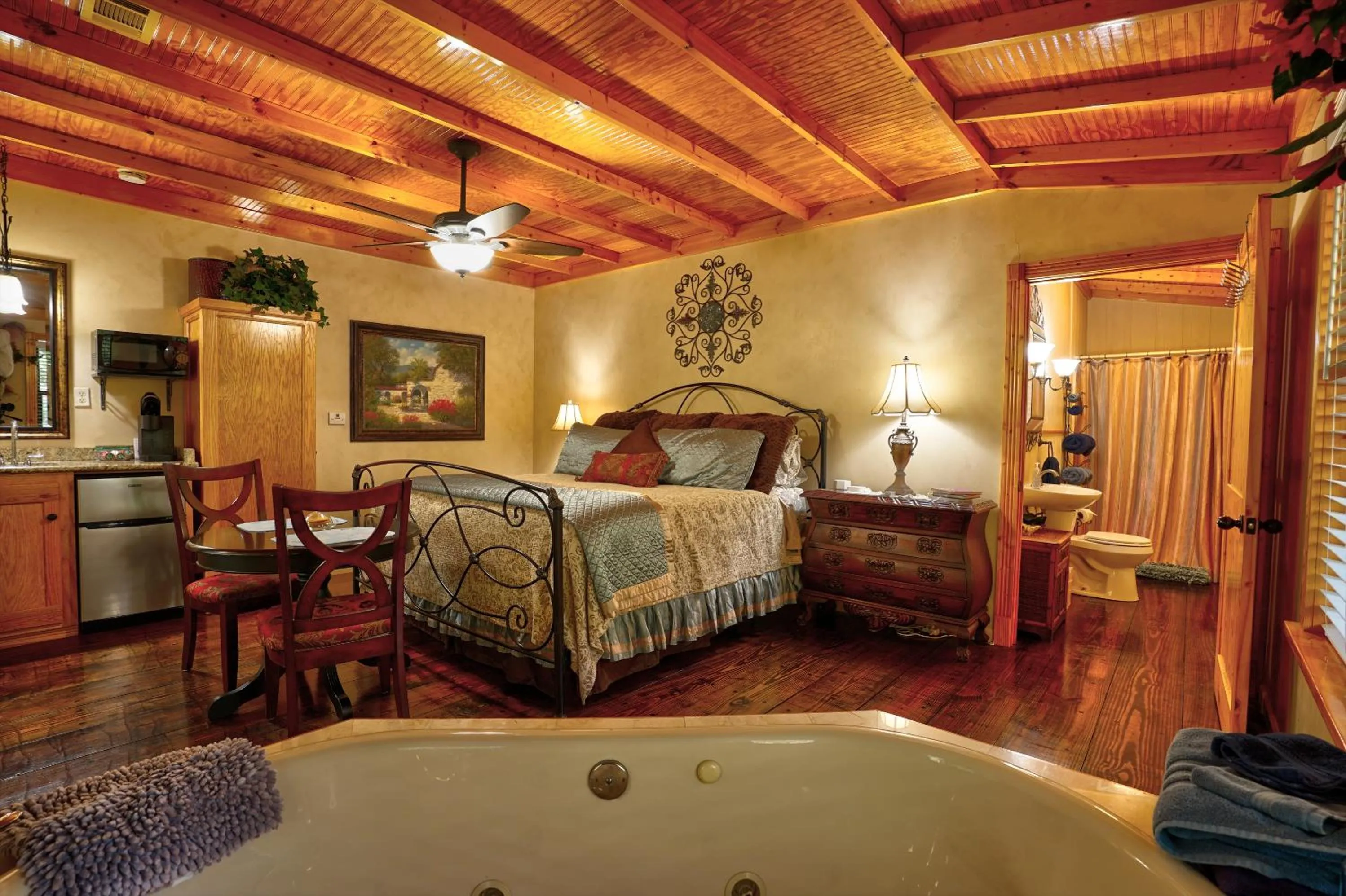 Property building, Bed in Bed and Breakfast on White Rock Creek