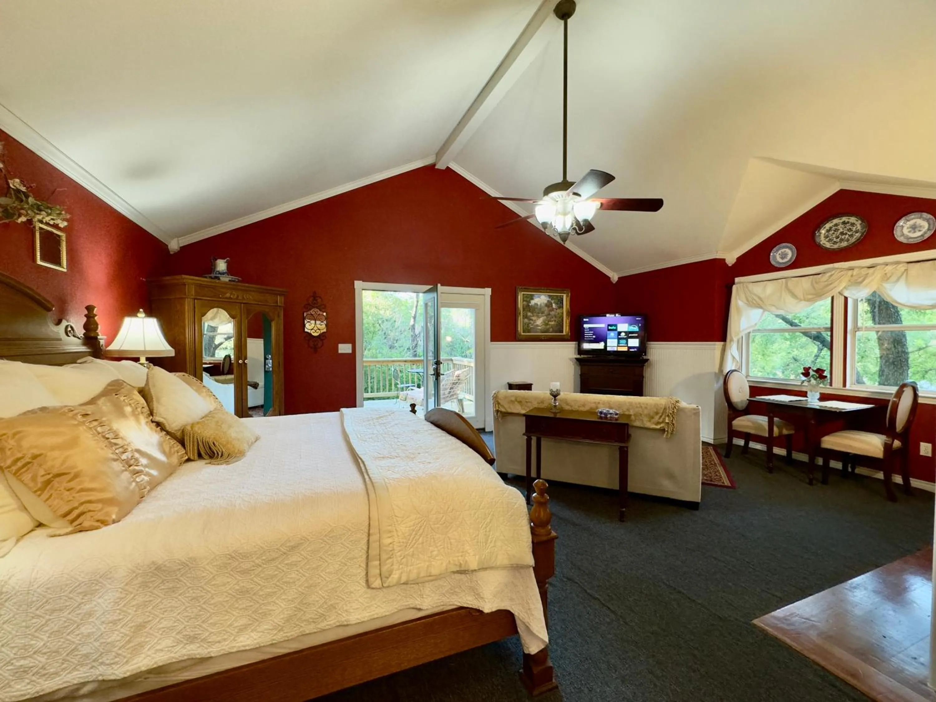 Property building, Bed in Bed and Breakfast on White Rock Creek