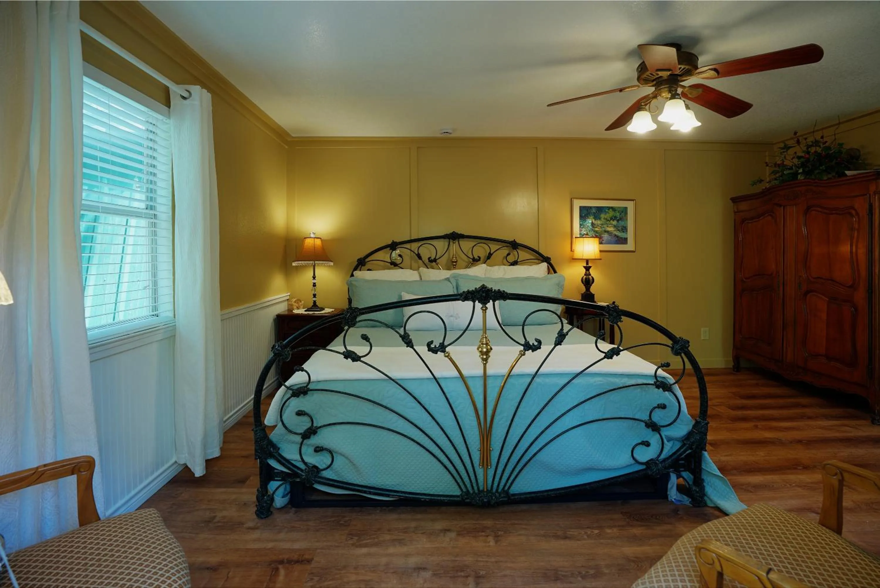 Bed in Bed and Breakfast on White Rock Creek