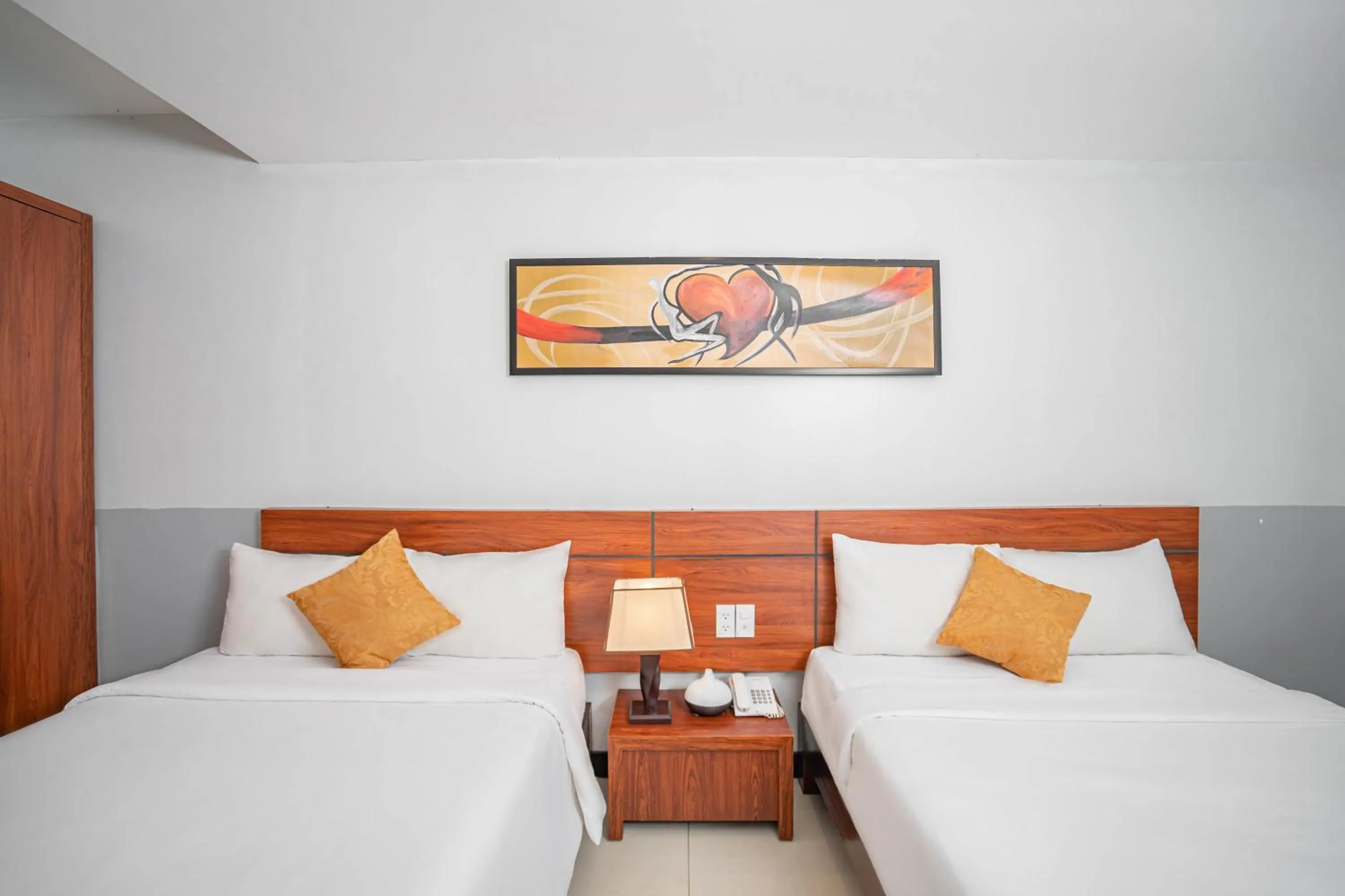 Photo of the whole room, Bed in Quoc Cuong Center Da Nang Hotel by Haviland