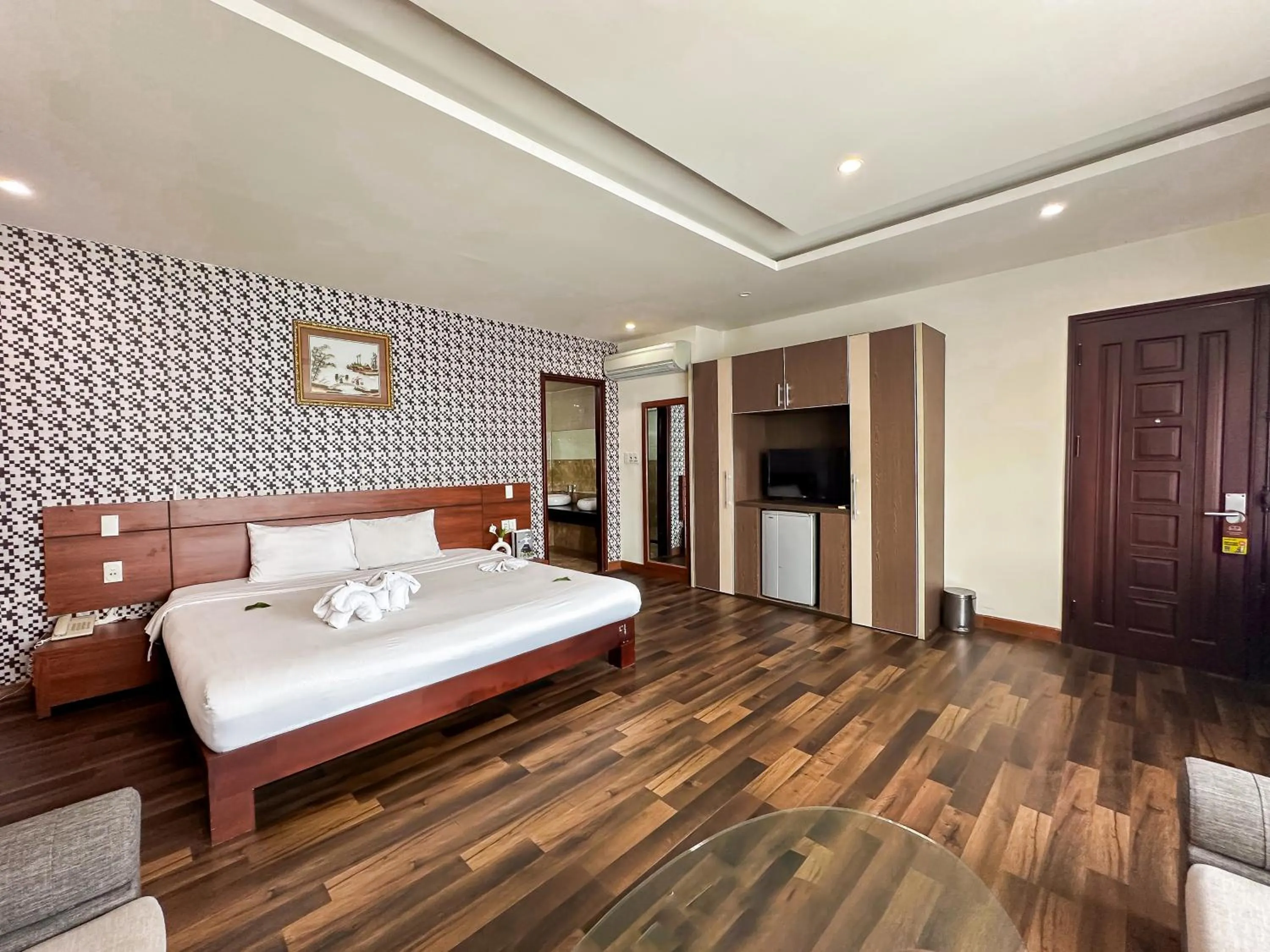 Photo of the whole room, Bed in Quoc Cuong Center Da Nang Hotel by Haviland