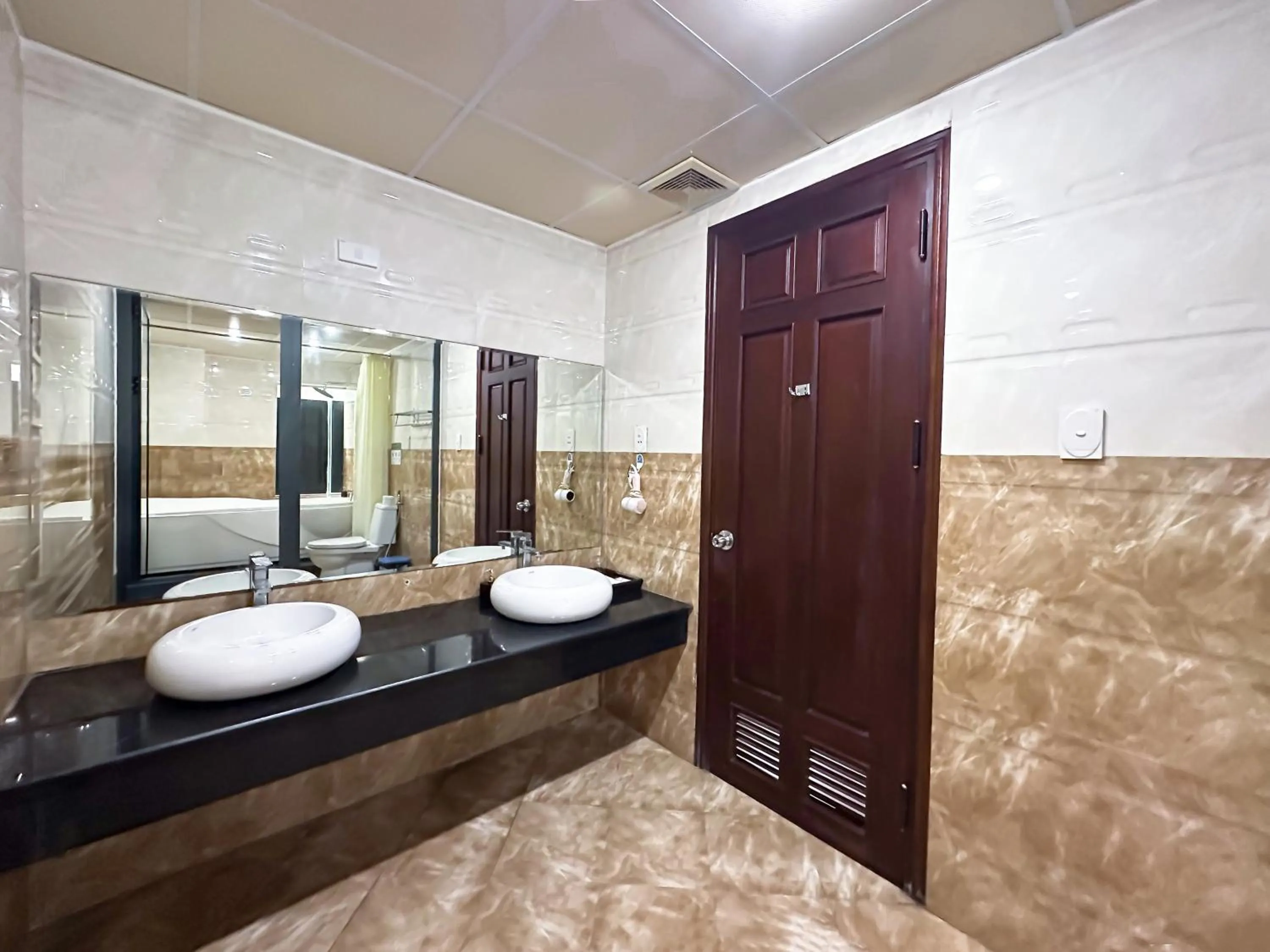 Bathroom in Quoc Cuong Center Da Nang Hotel by Haviland