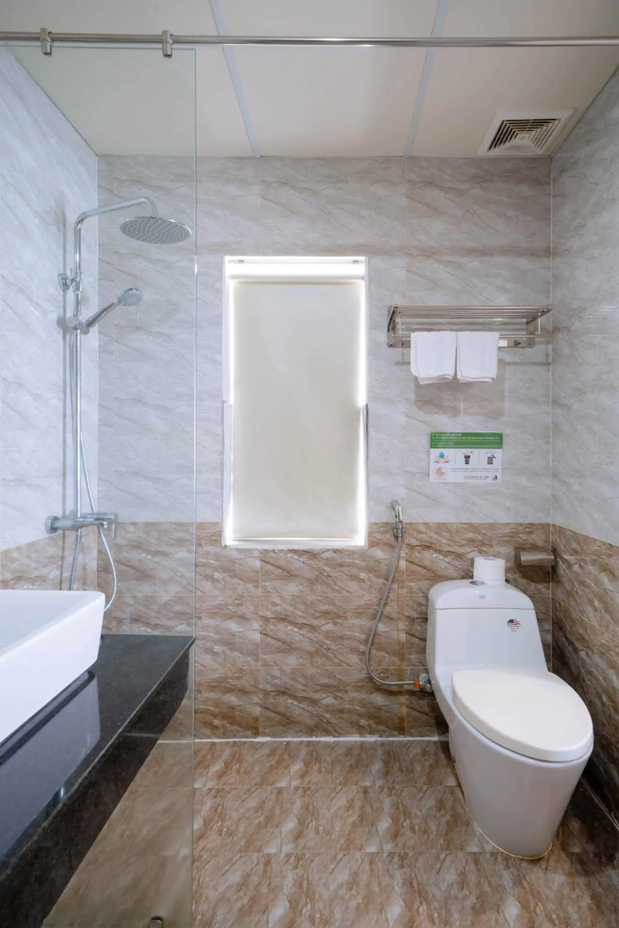 Deluxe Double Room in Quoc Cuong Center Da Nang Hotel by Haviland Deluxe Double Room in Quoc Cuong Center Da Nang Hotel by Haviland