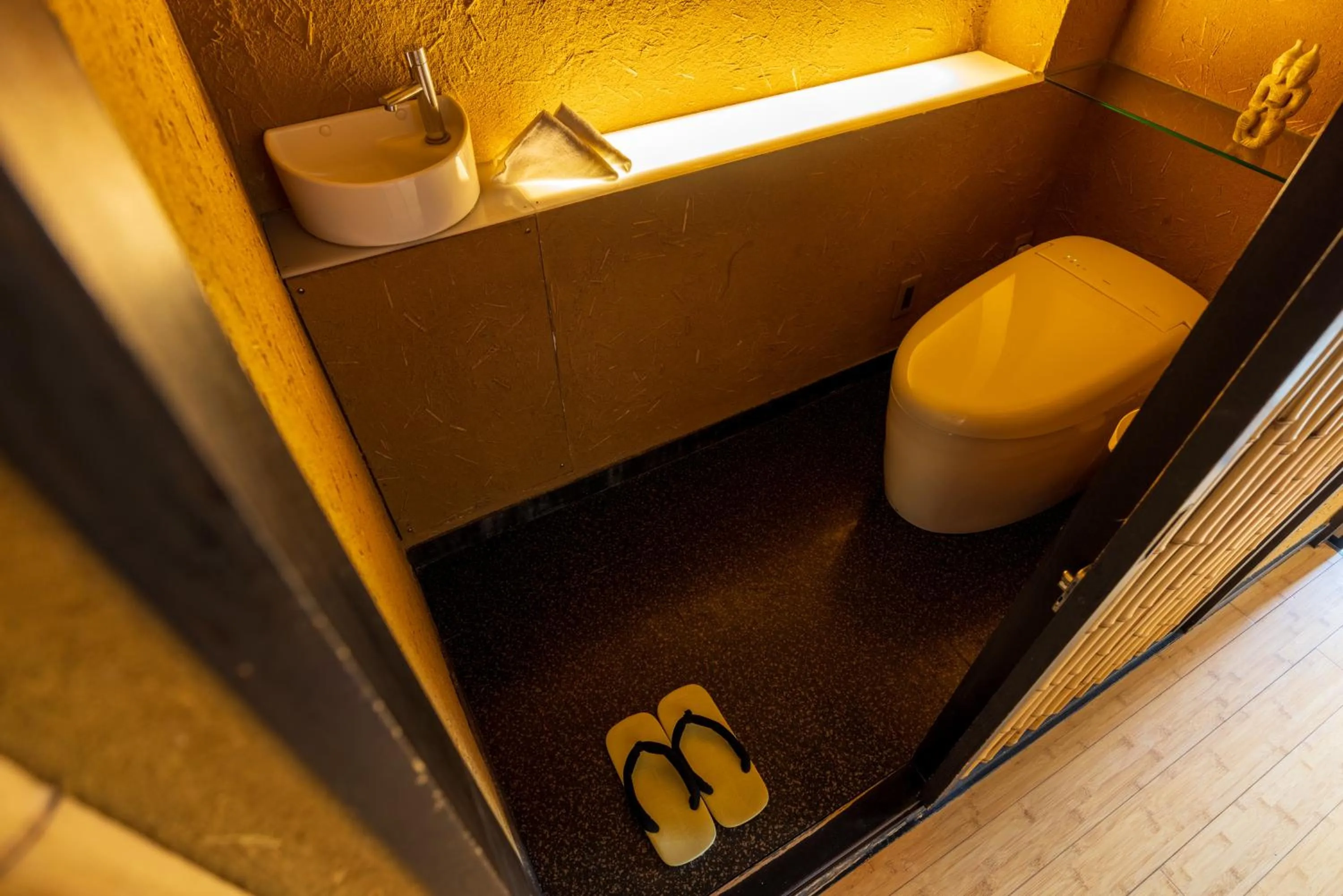 Toilet in Kinnotake Sengokuhara(Adult Only)