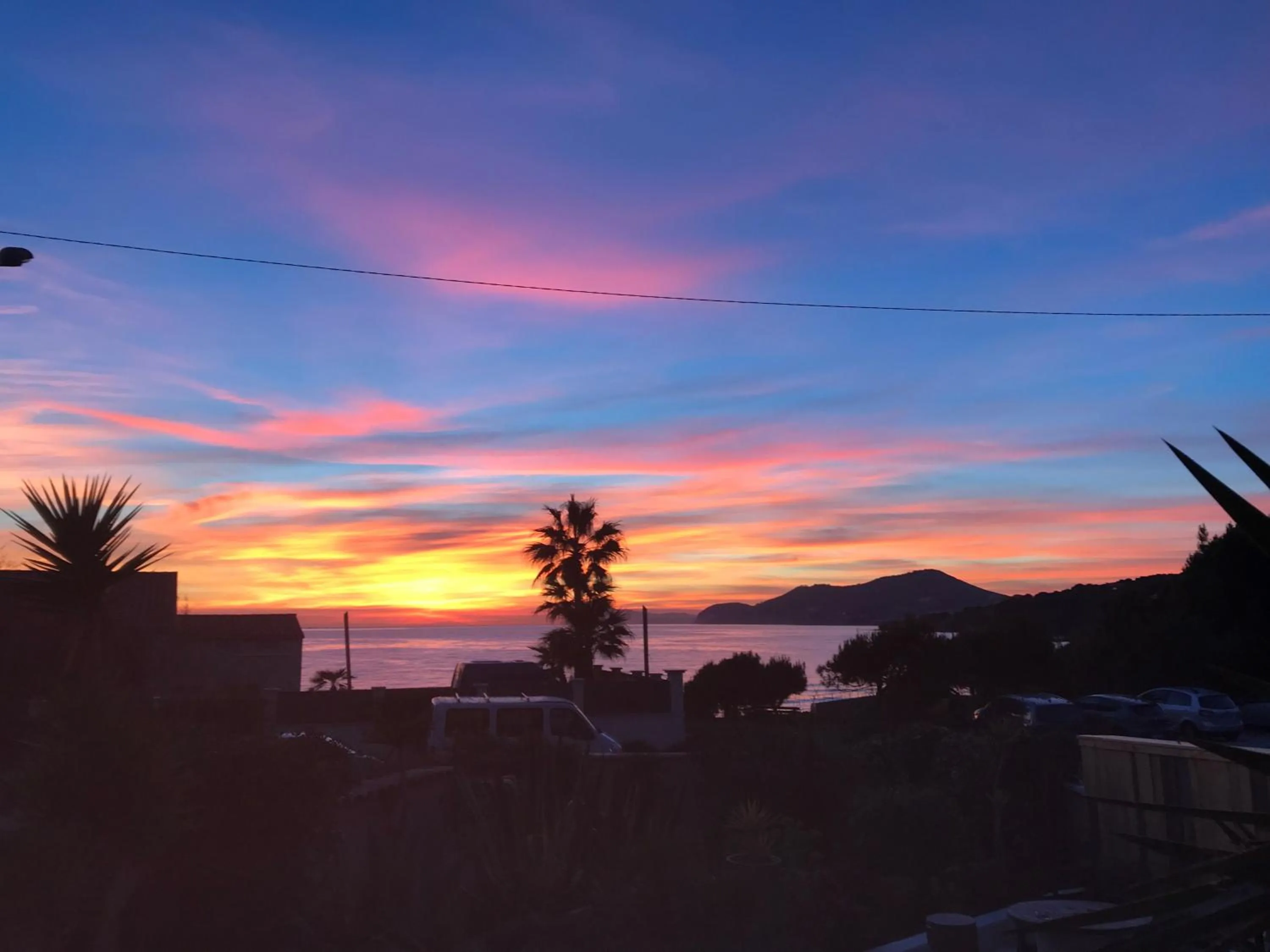 Sunset in Hôtel Almanarre Plage - Hôtel Eco-Responsable face à la mer