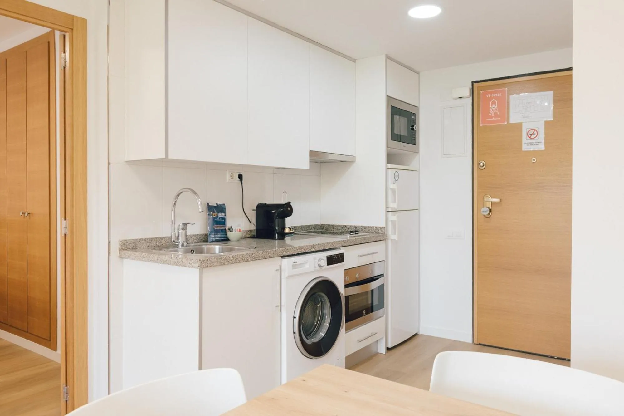 microwave in Pio XII Apartments Valencia