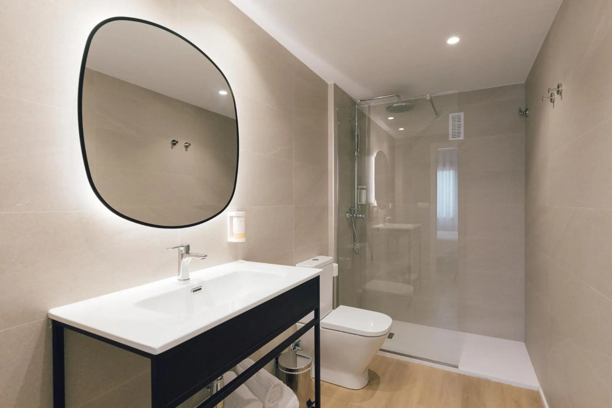 Bathroom in Pio XII Apartments Valencia