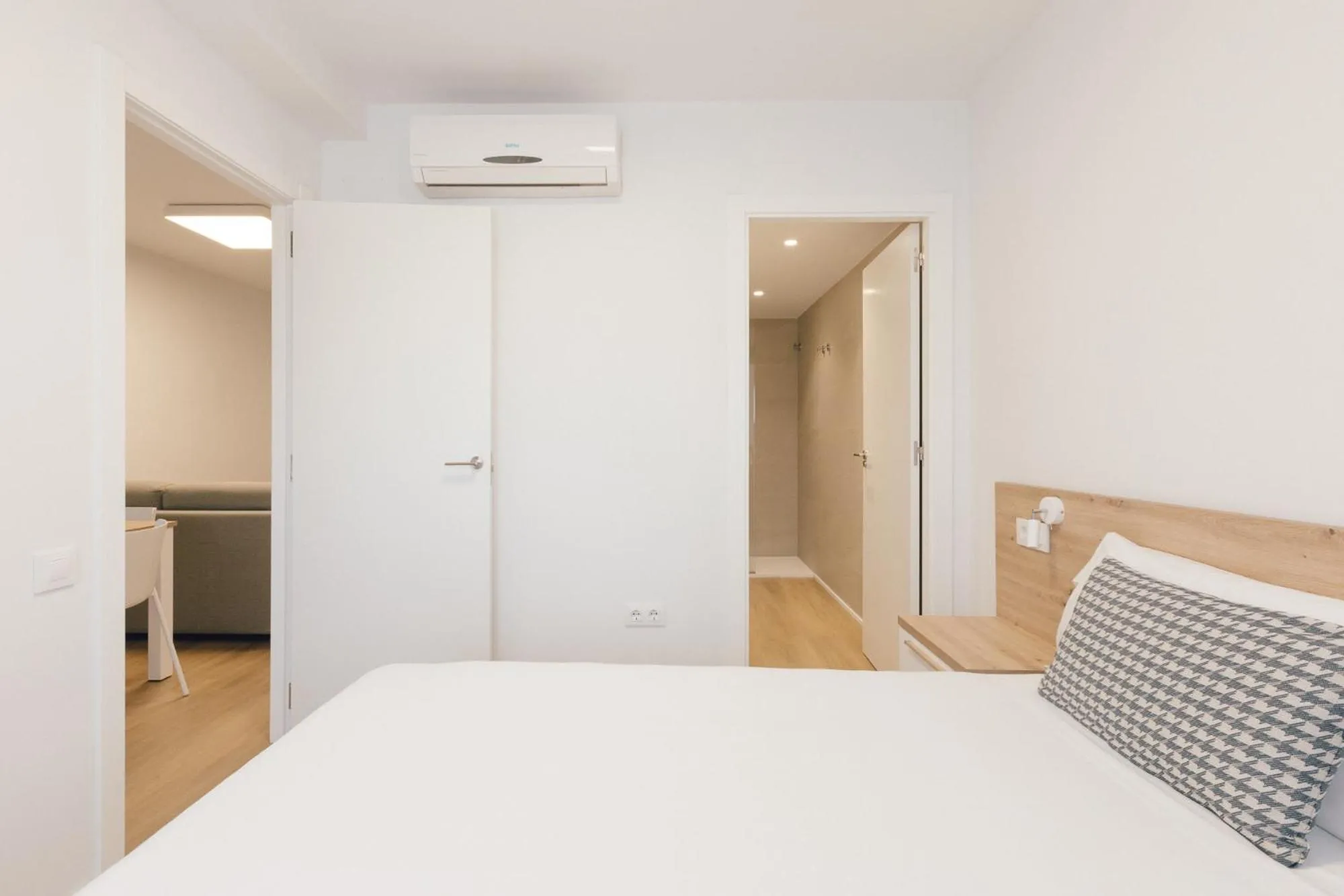 Bathroom, Bed in Pio XII Apartments Valencia