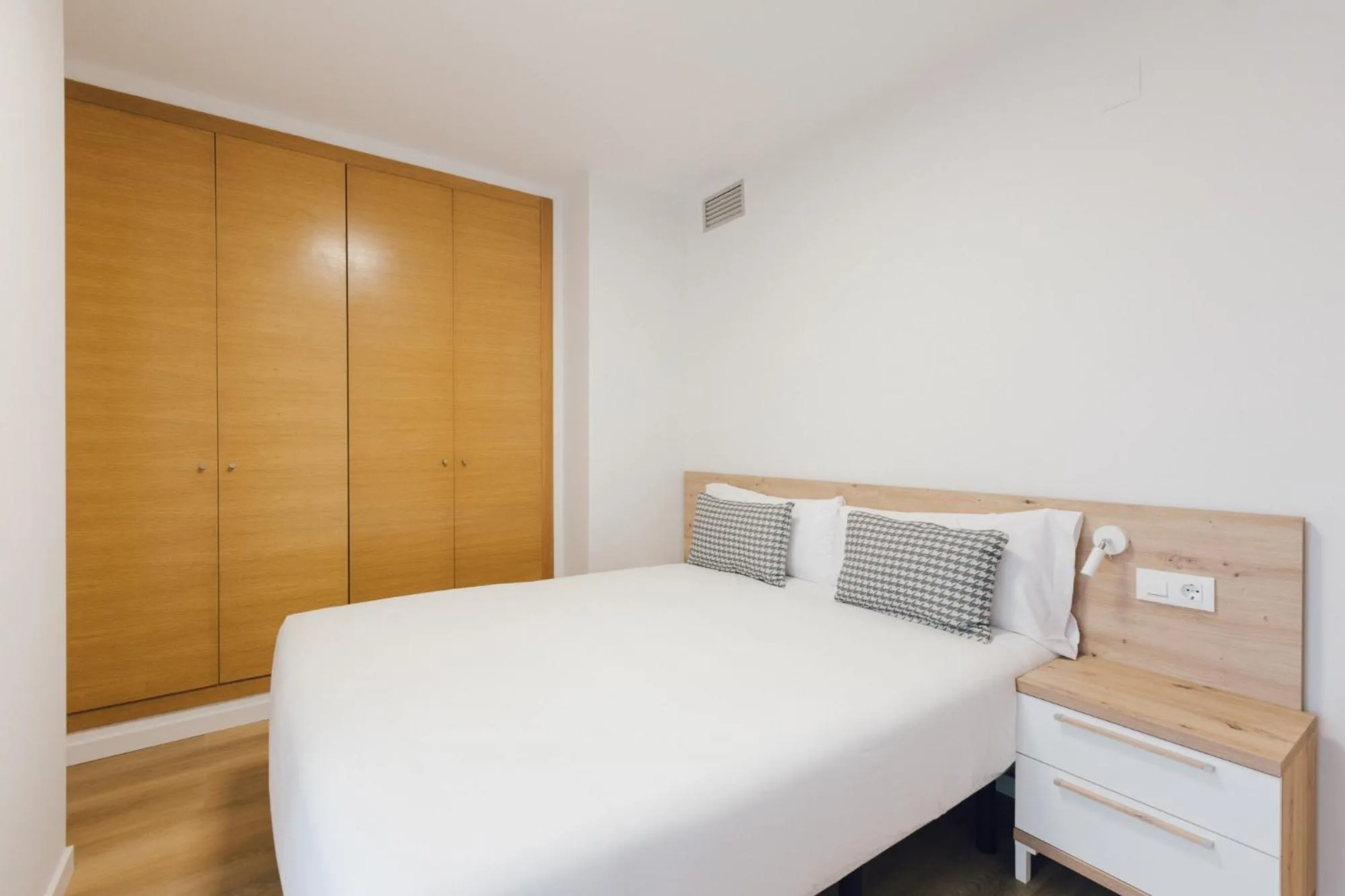 Bedroom, Bed in Pio XII Apartments Valencia