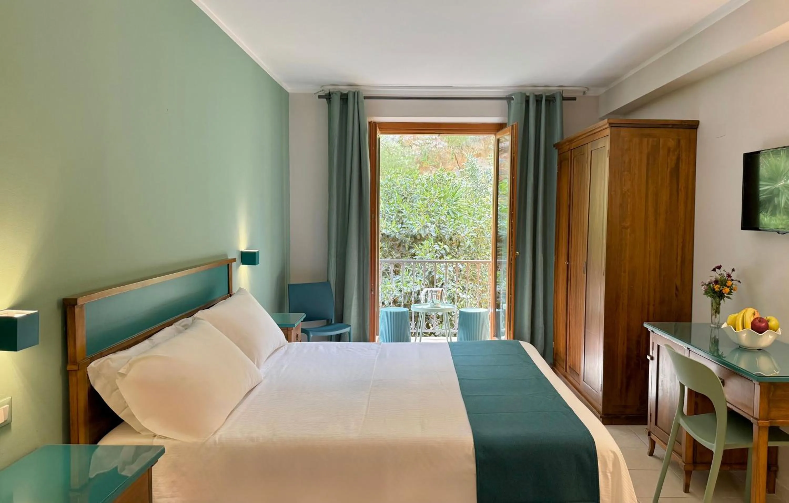 Photo of the whole room, Bed in Hotel Panoramic