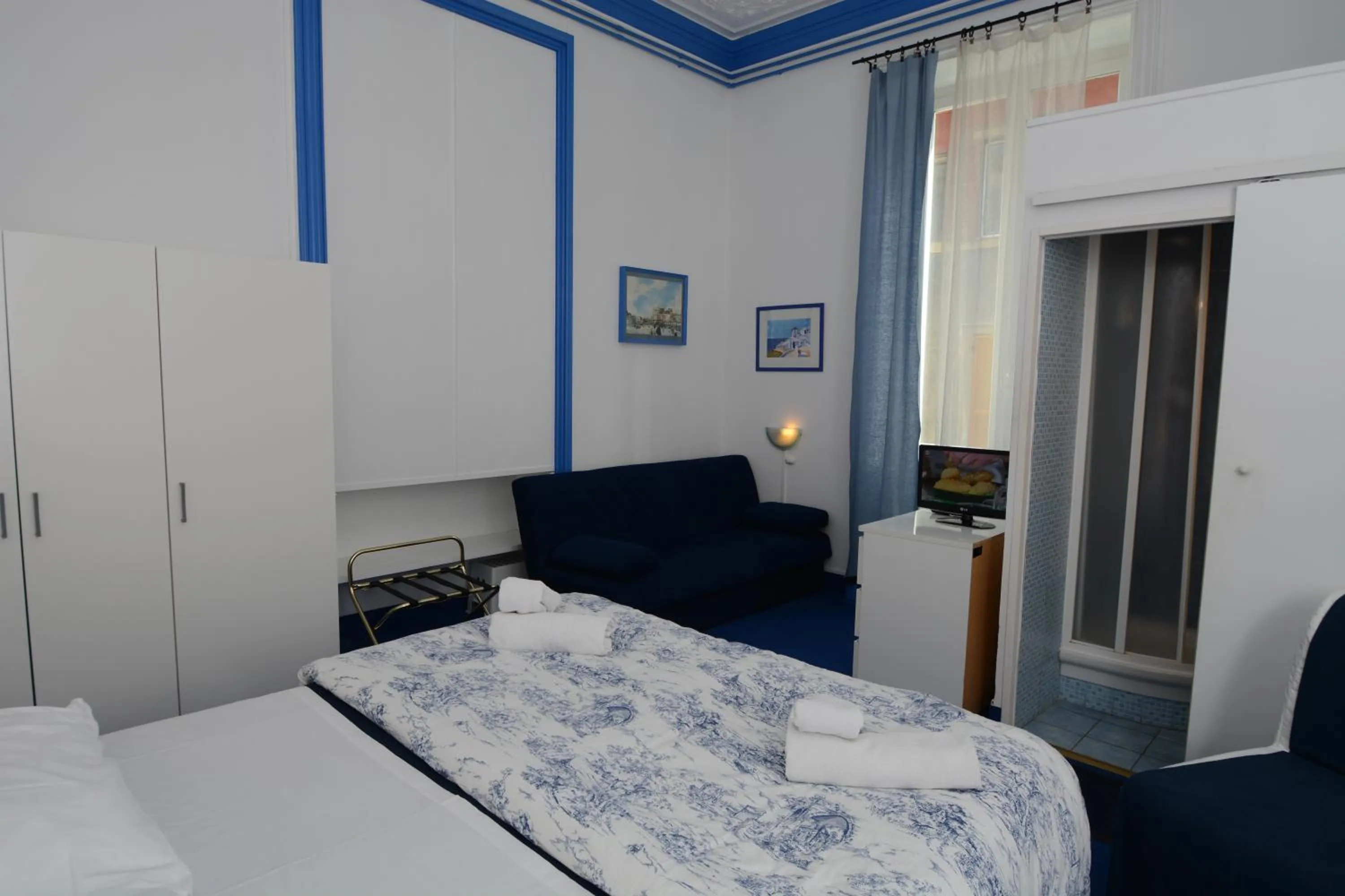 Photo of the whole room, Bed in Olympia Hotel