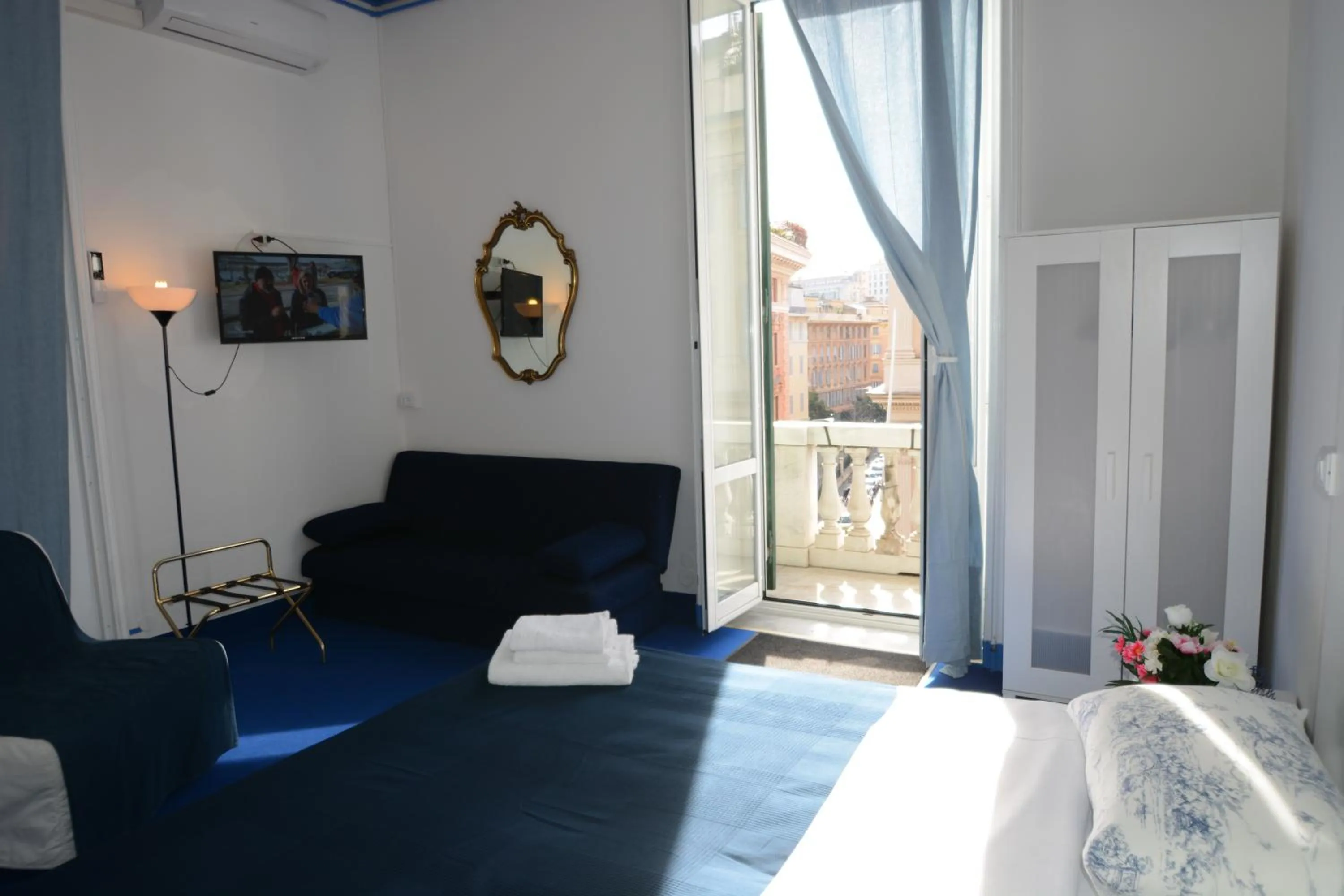 Photo of the whole room, Bed in Olympia Hotel