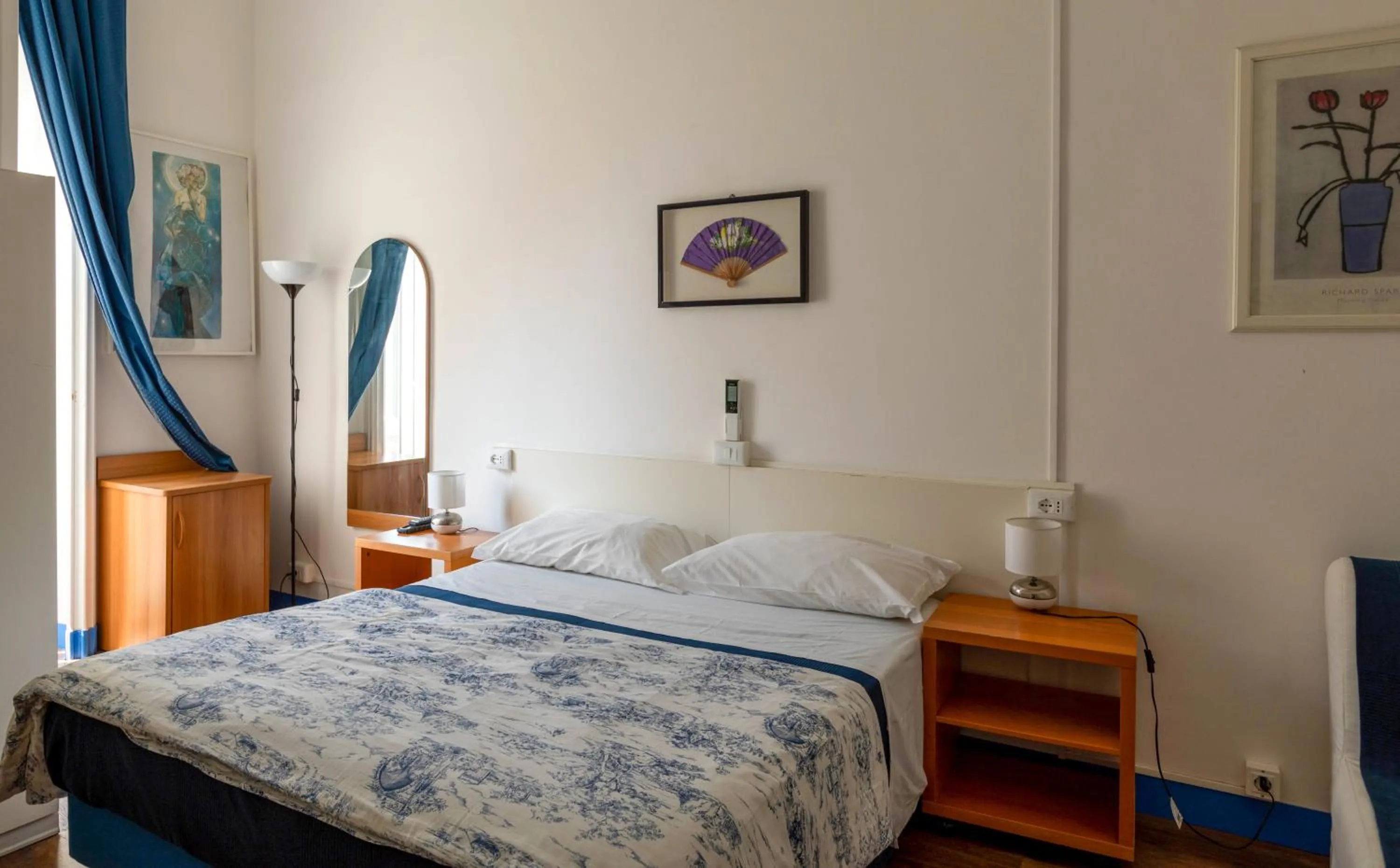 Bedroom, Bed in Olympia Hotel