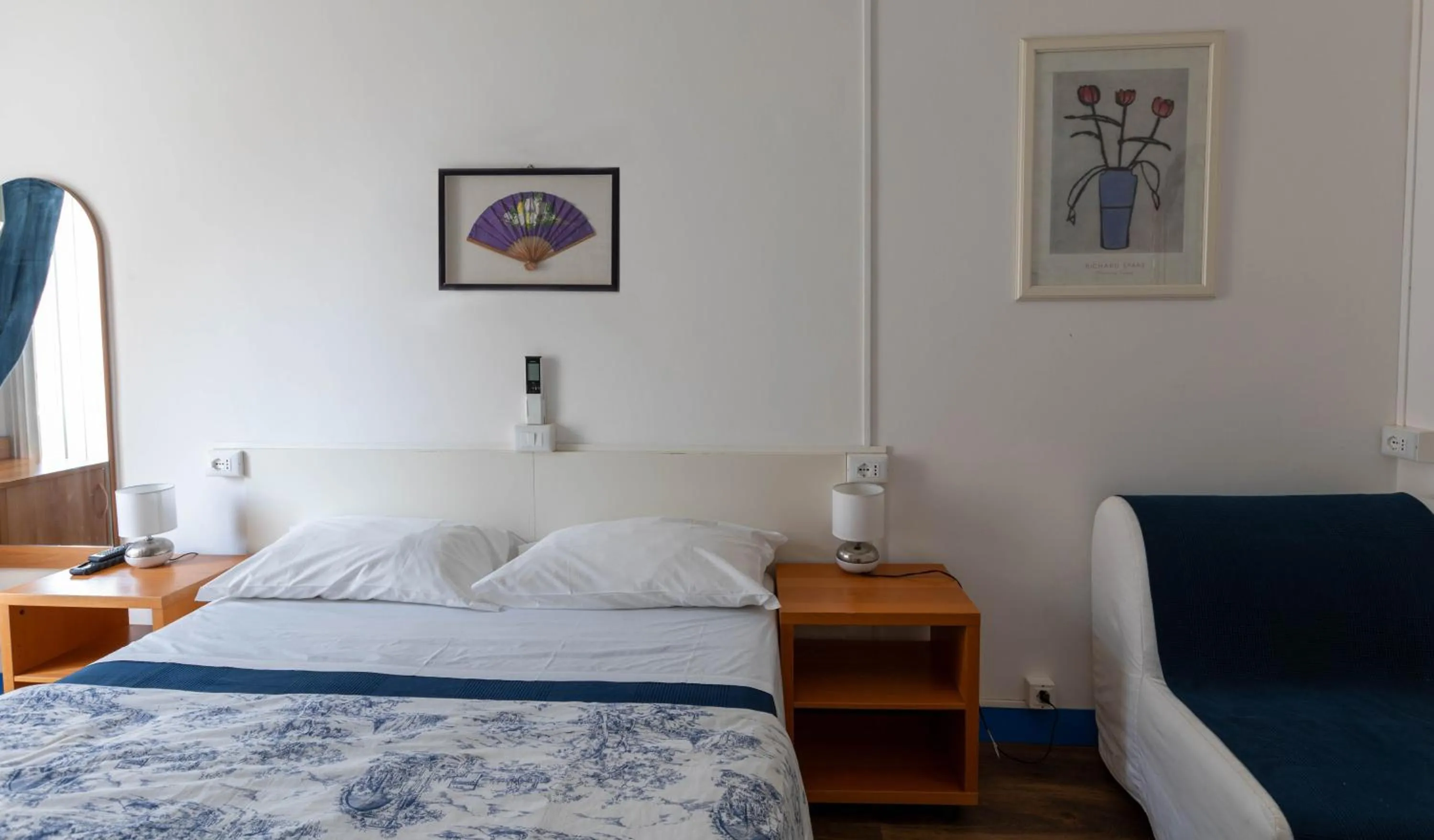 Photo of the whole room, Bed in Olympia Hotel