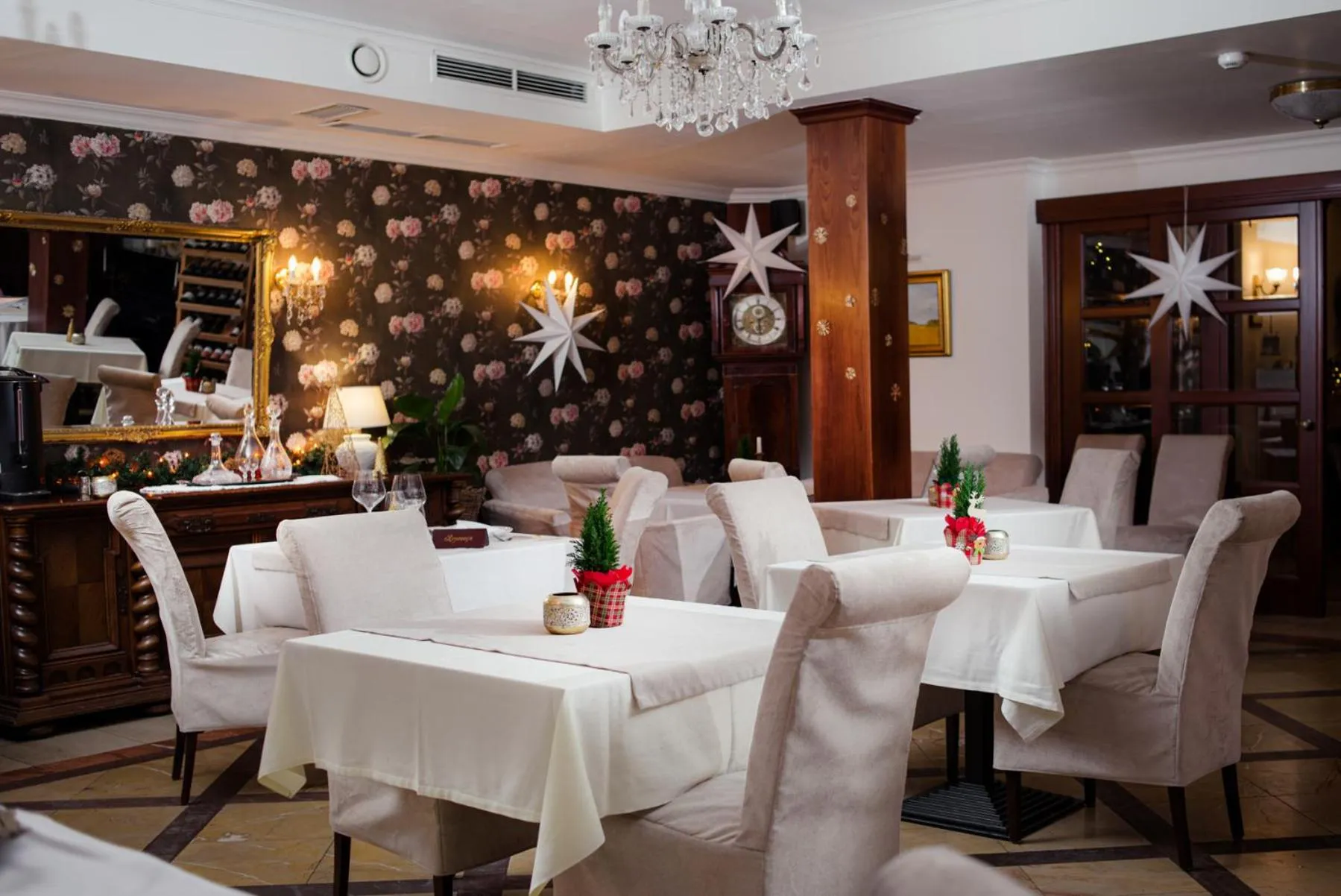 Restaurant/places to eat in Hotel Villa Bohema