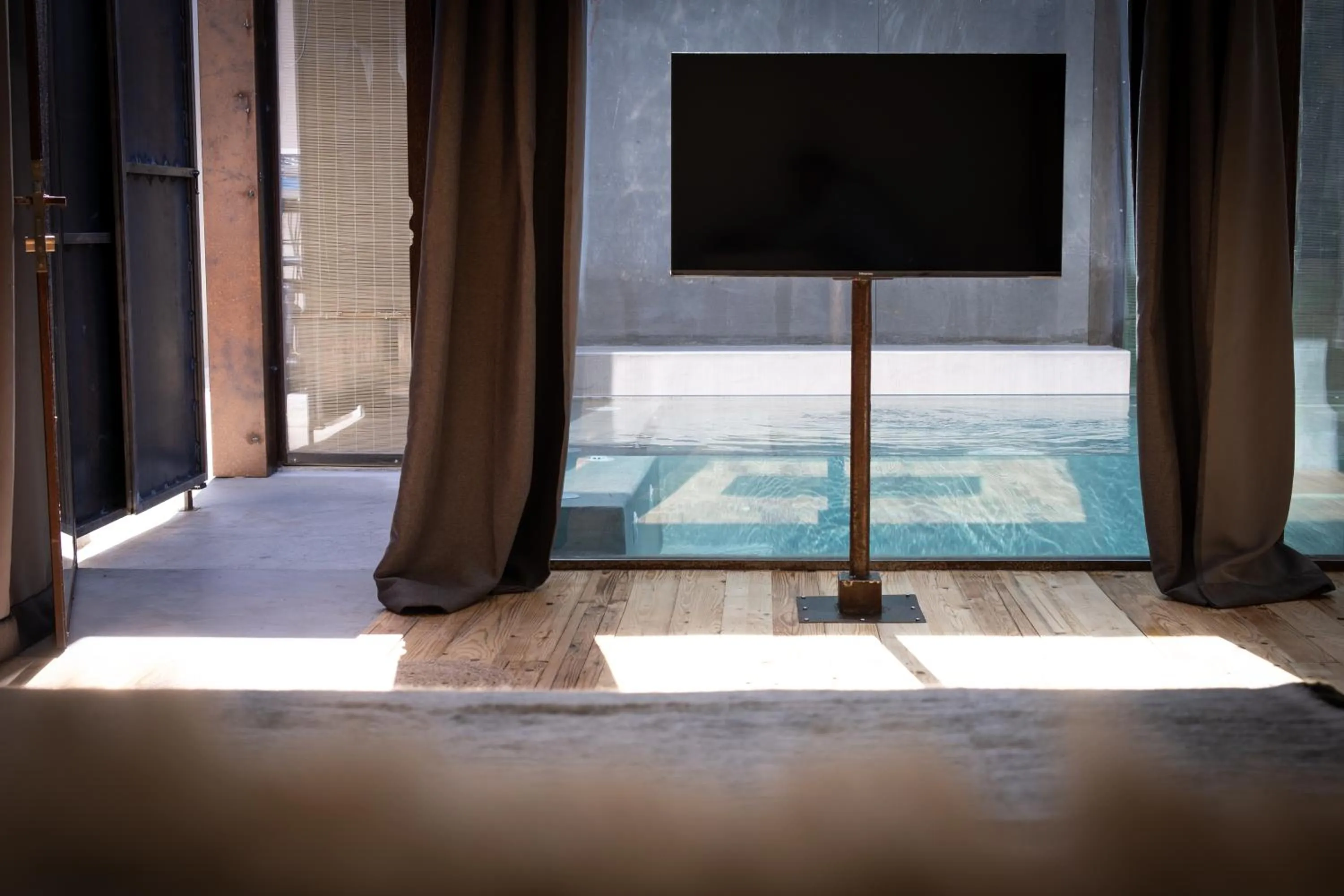 Swimming pool, Bed in Rio do Prado