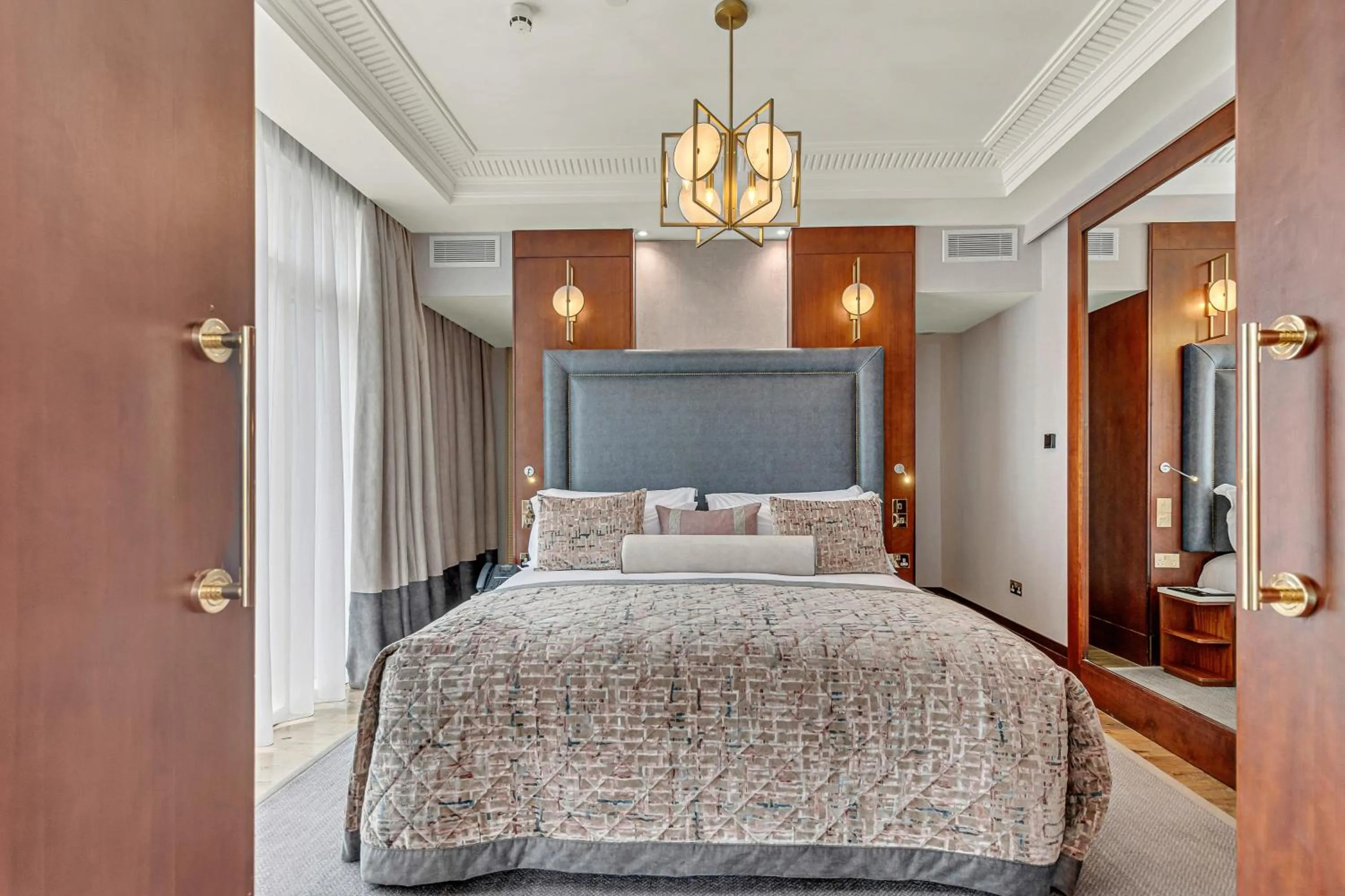 Bedroom, Bed in Fota Island Hotel and Spa