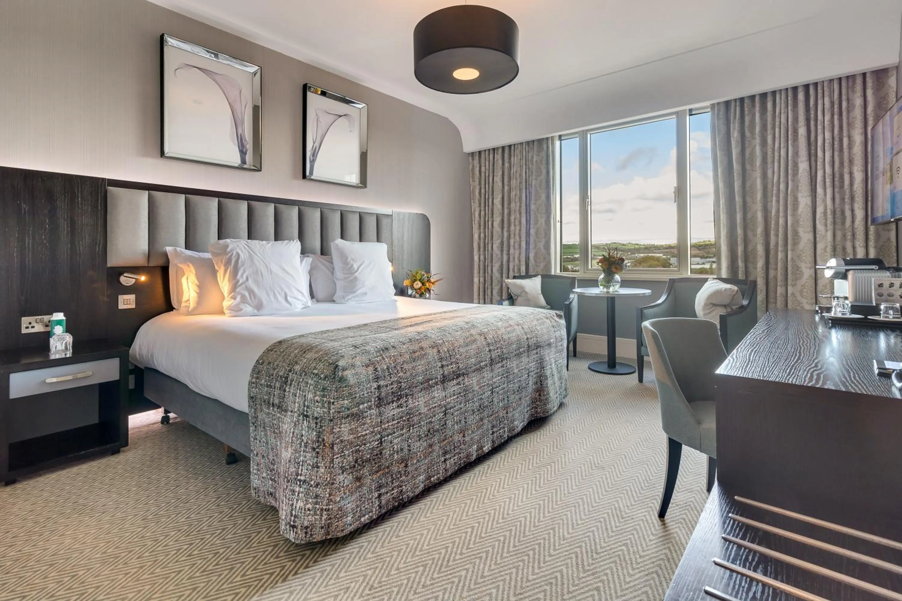 Bedroom, Bed in Fota Island Hotel and Spa