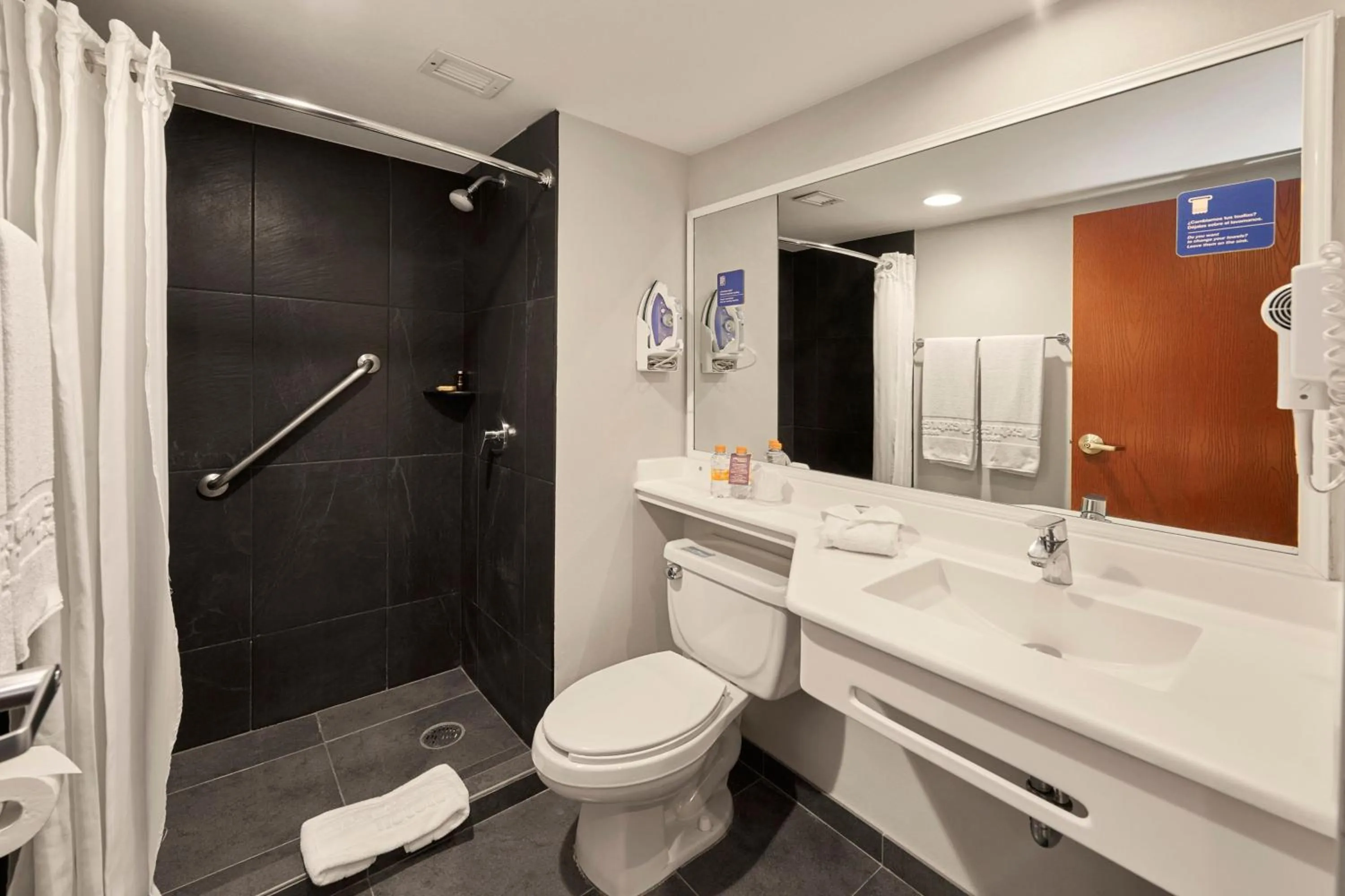 Bathroom in City Express Plus by Marriott Cancun Aeropuerto Riviera