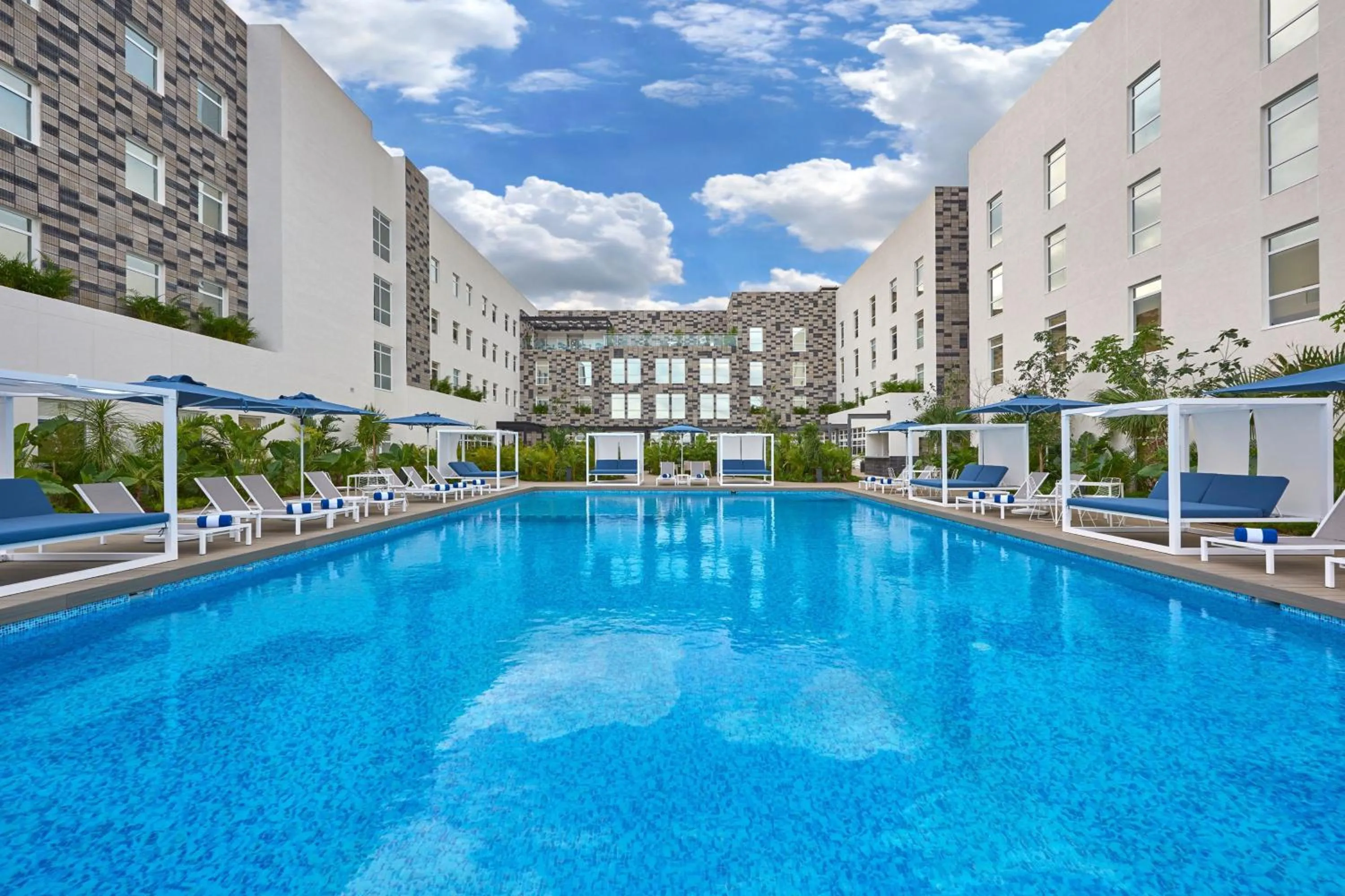 Swimming pool in City Express Plus by Marriott Cancun Aeropuerto Riviera