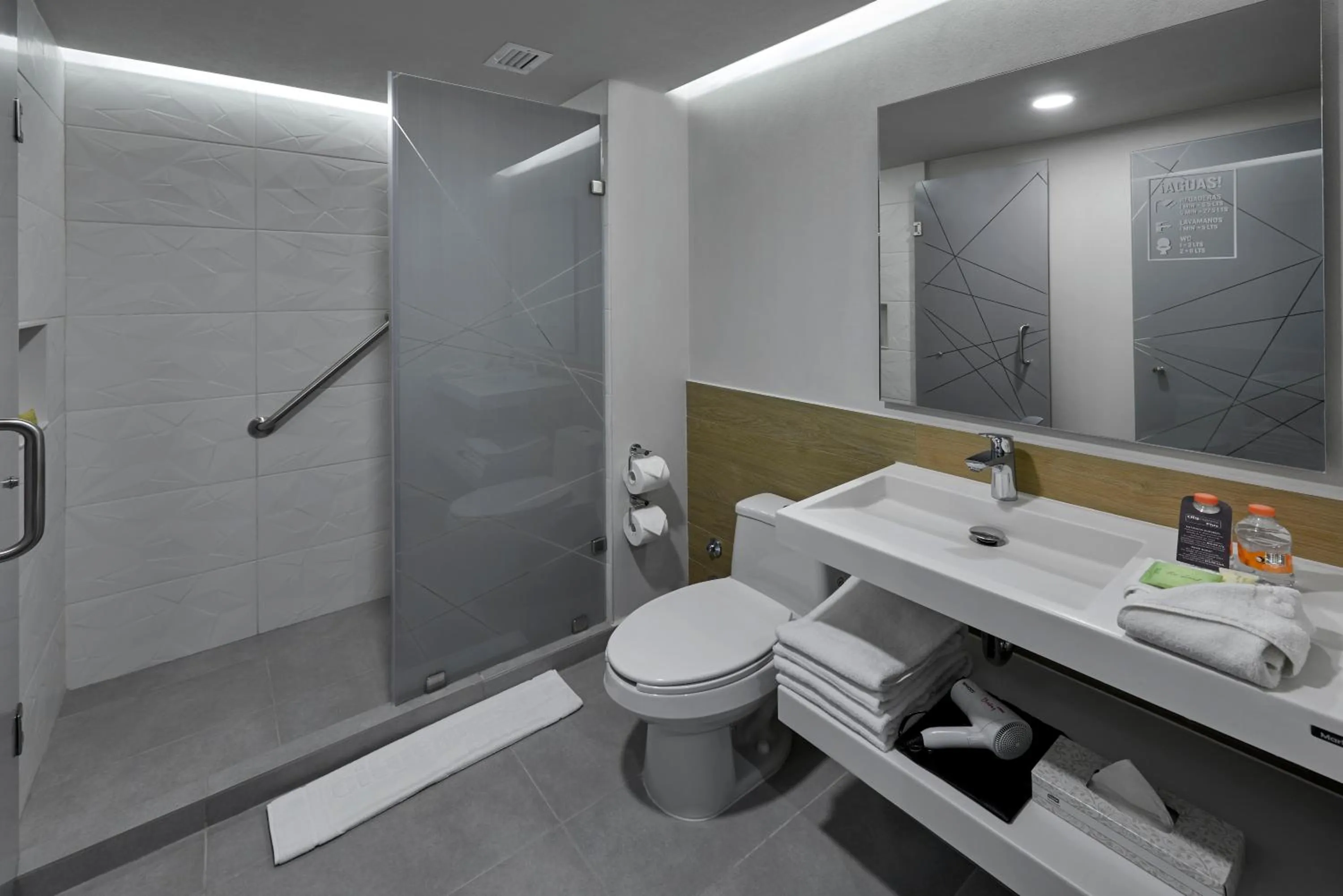 Toilet in City Express Plus by Marriott Cancun Aeropuerto Riviera