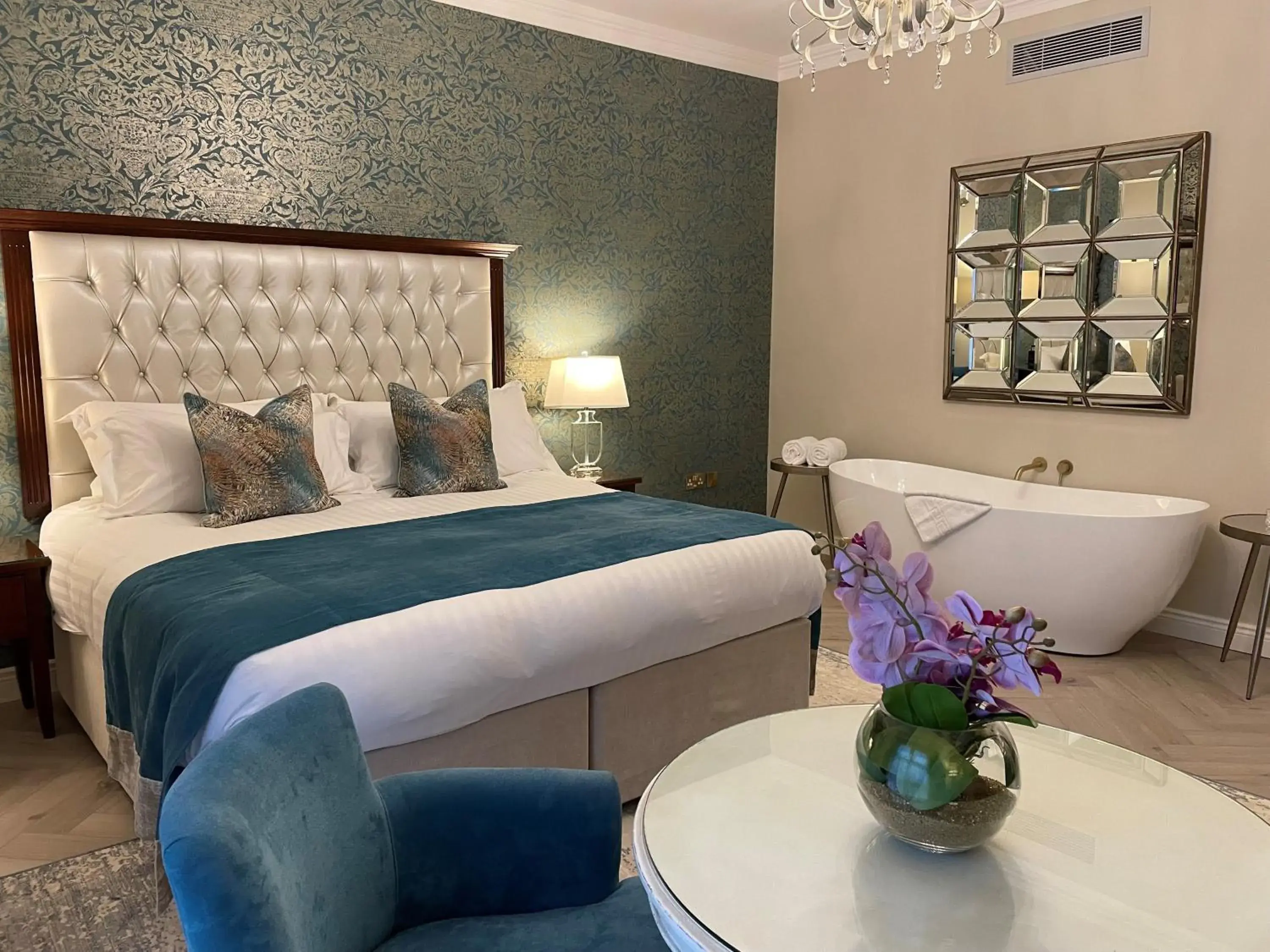 Deluxe Junior Suite in Clanard Court Hotel Deluxe Junior Suite in Clanard Court Hotel