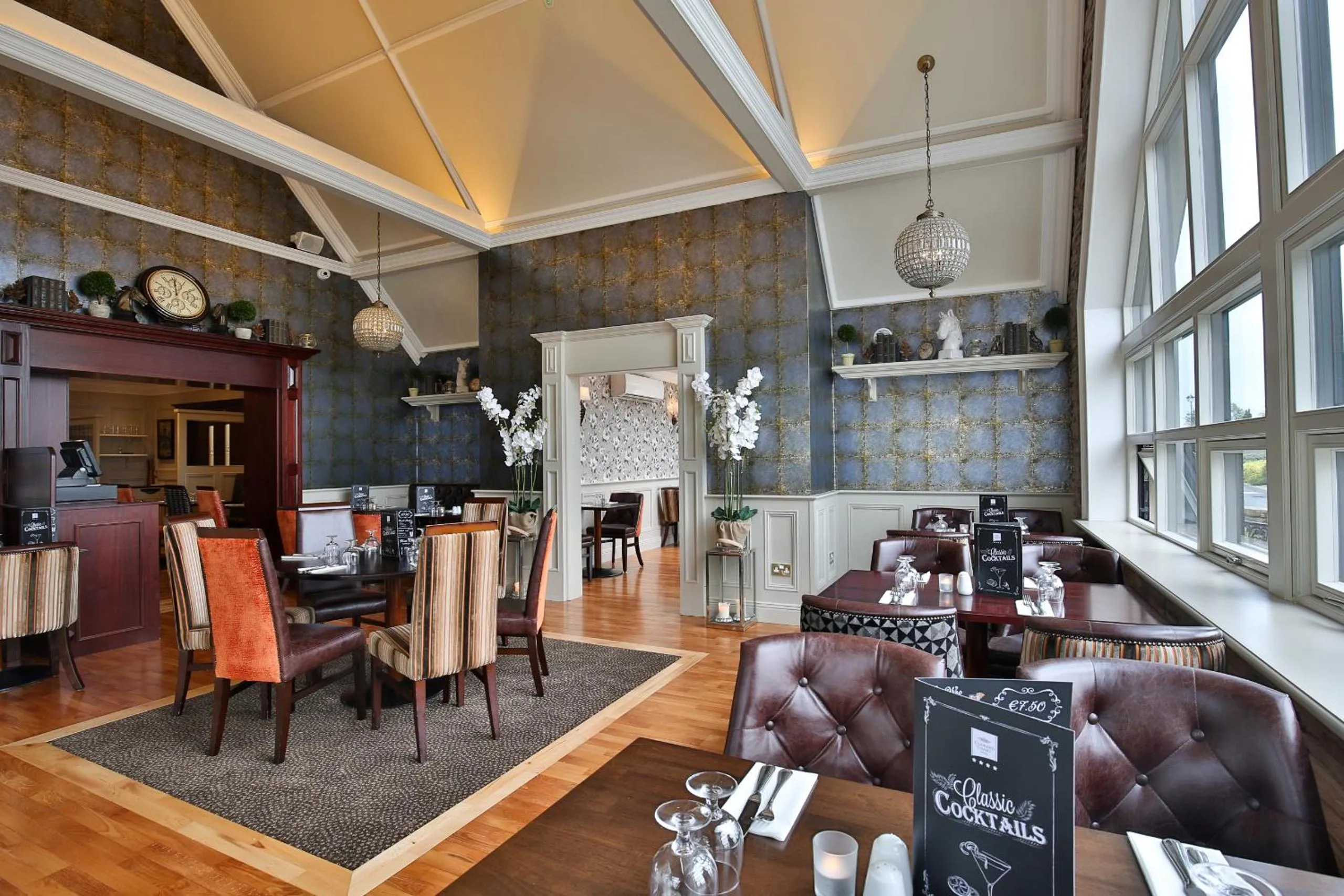 Restaurant/places to eat in Clanard Court Hotel