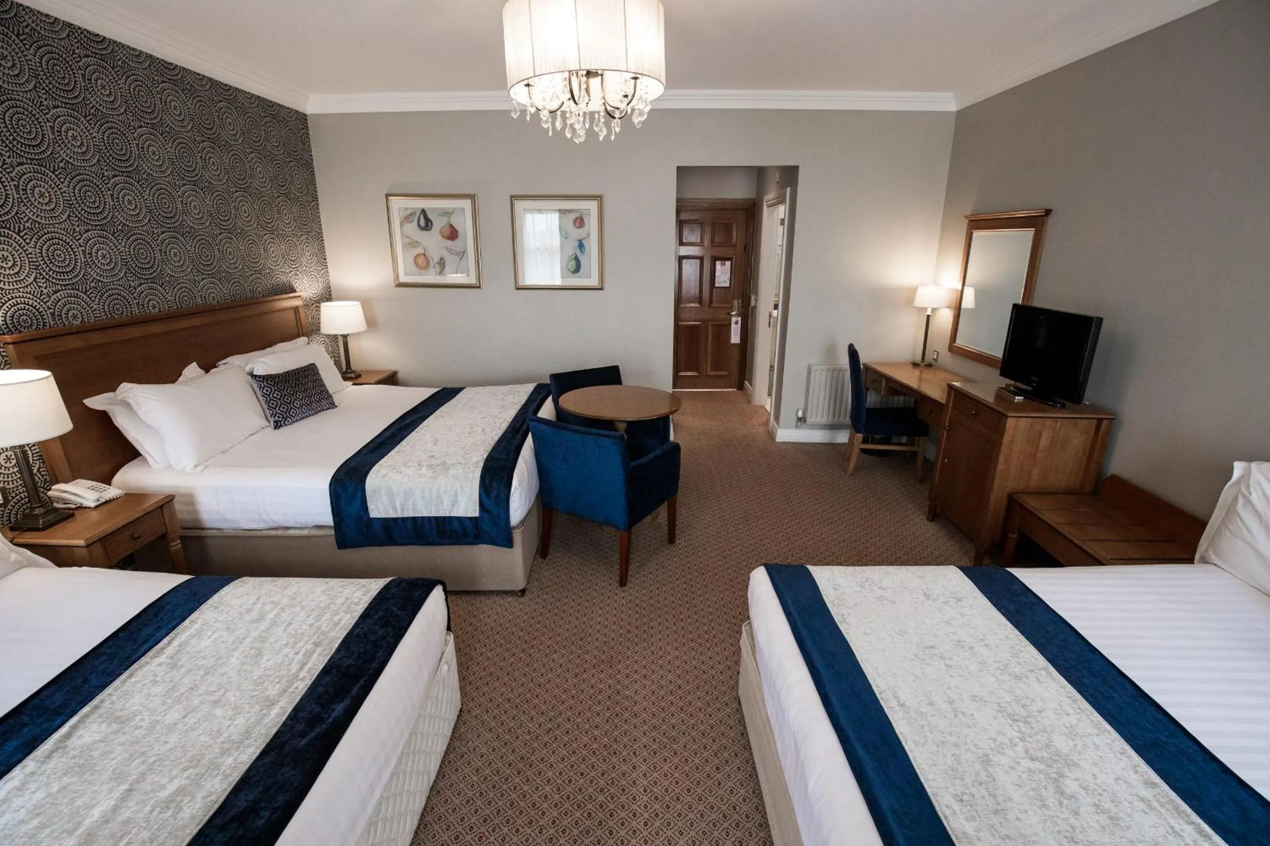 Bed in Clanard Court Hotel