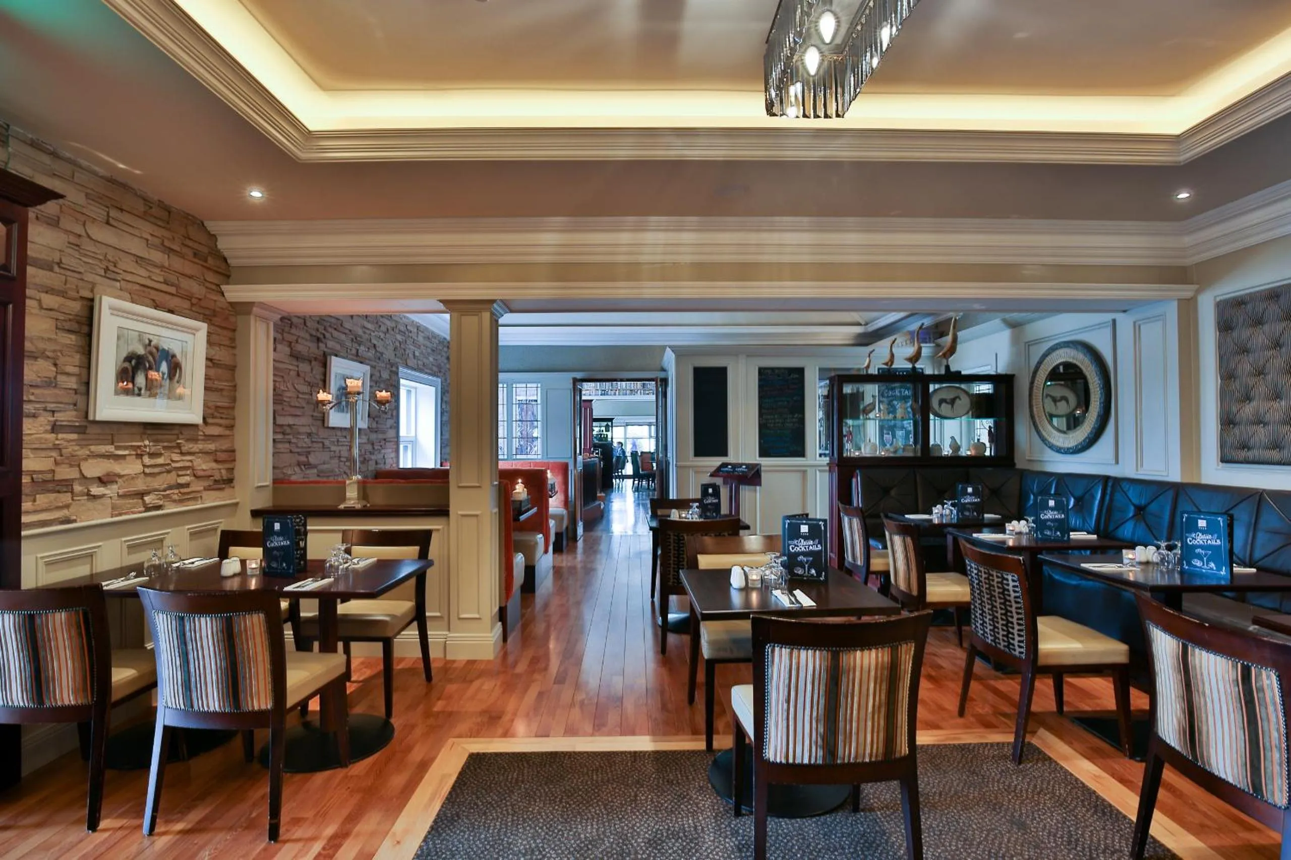 Restaurant/places to eat in Clanard Court Hotel