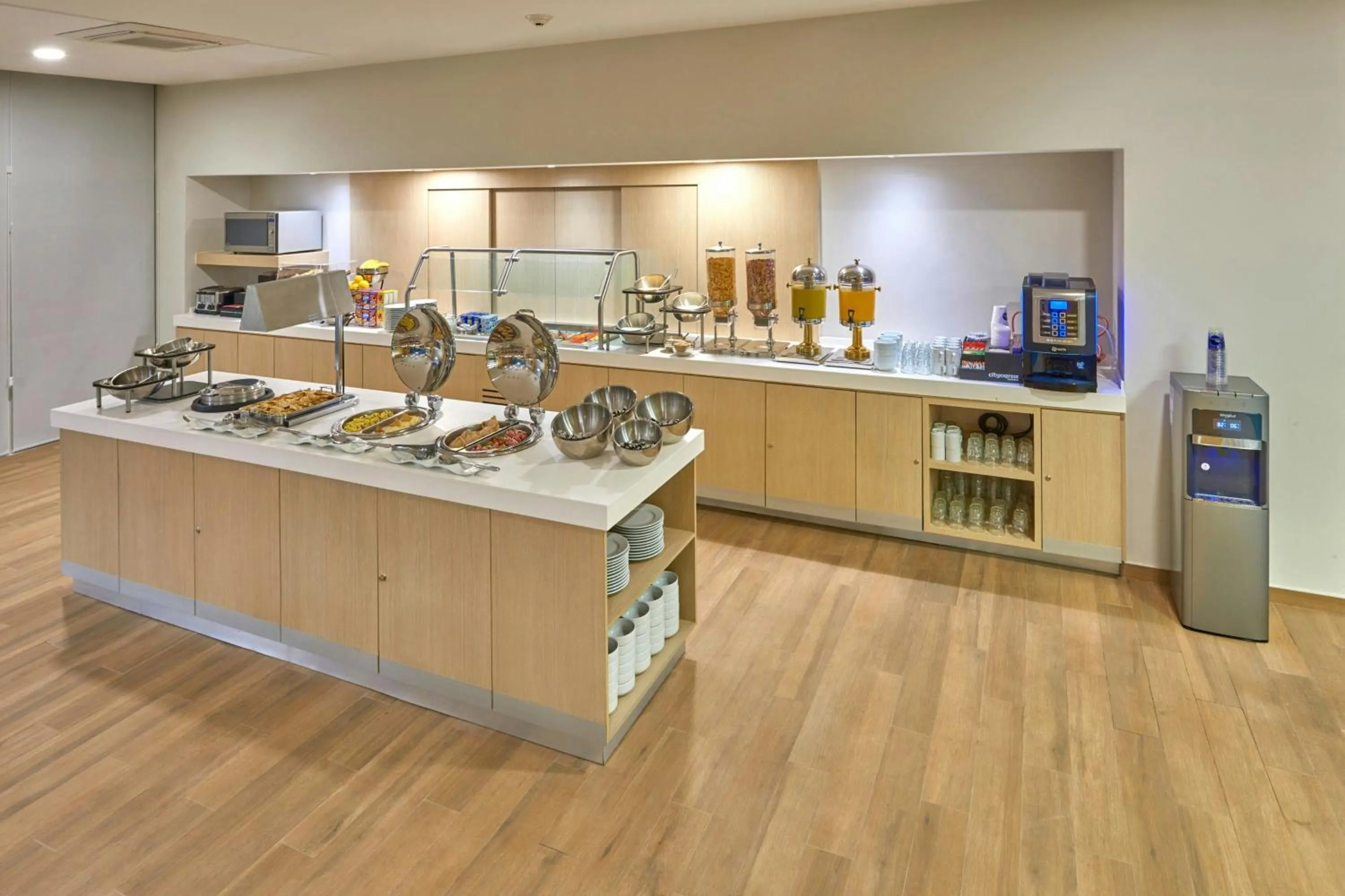 Breakfast in City Express Suites by Marriott Cancún Aeropuerto