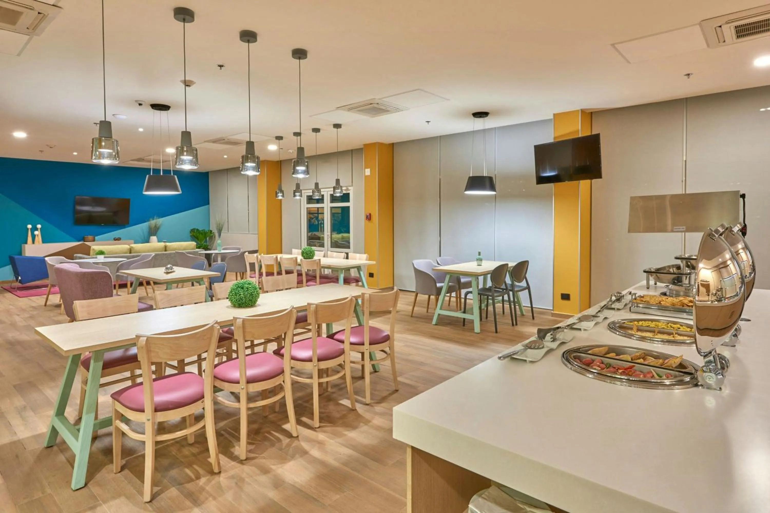 Breakfast in City Express Suites by Marriott Cancún Aeropuerto