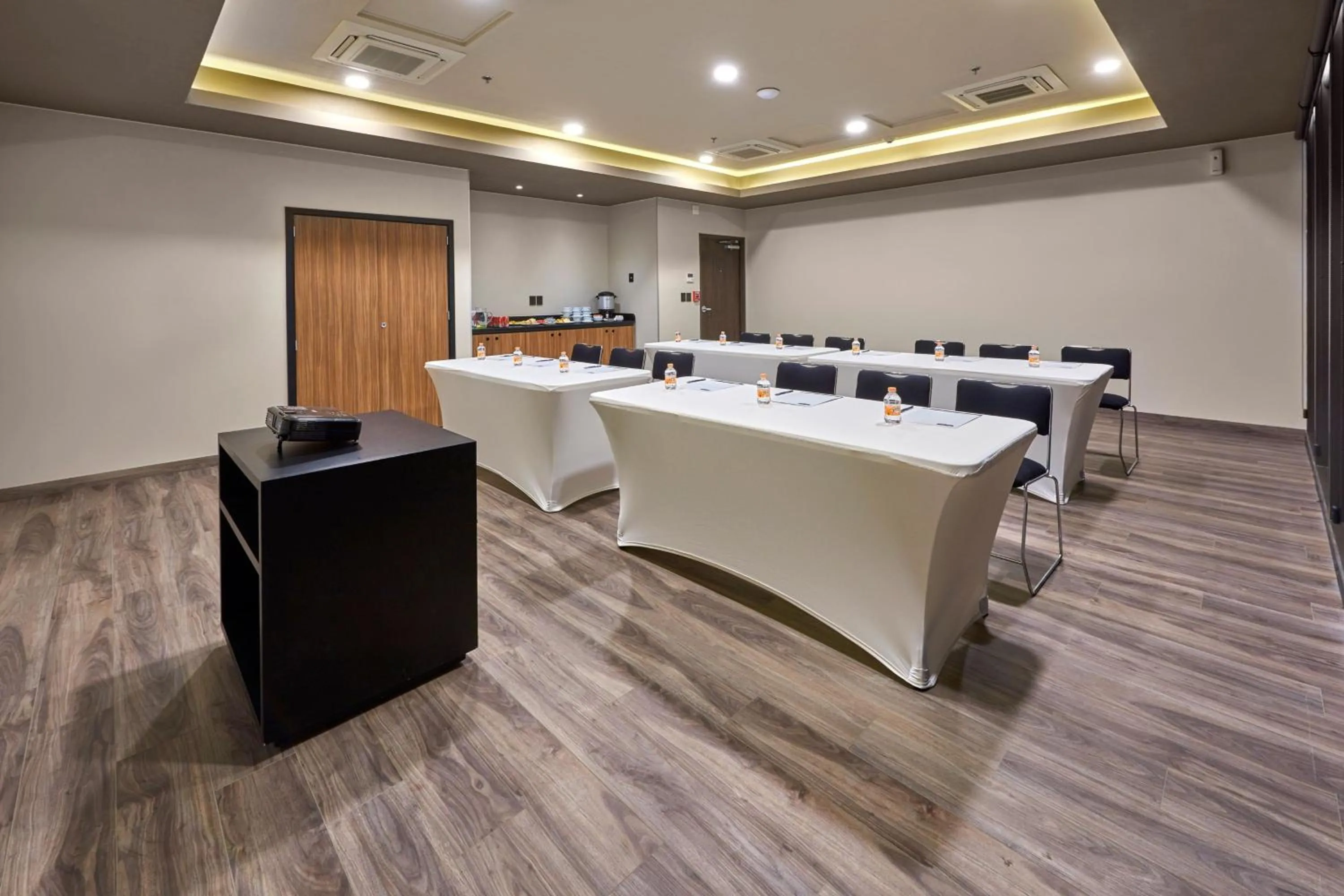 Meeting/conference room in City Express Plus by Marriott Ciudad de Mexico Interlomas