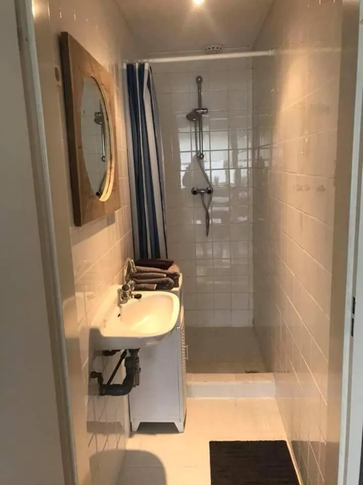 Shower in B&B Het Onderduukertje