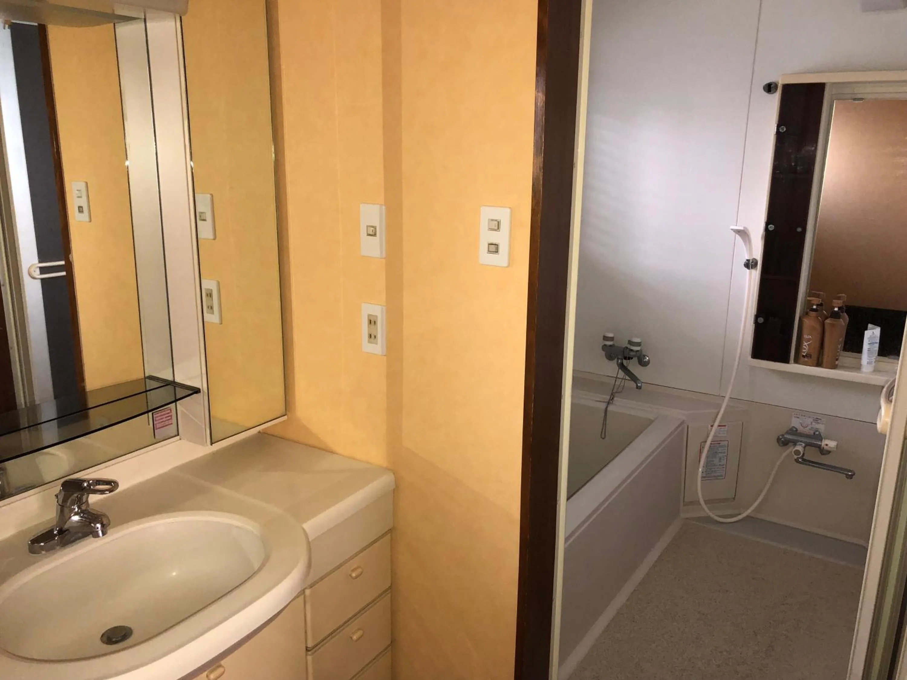 HappyCloset&WasamonHostel