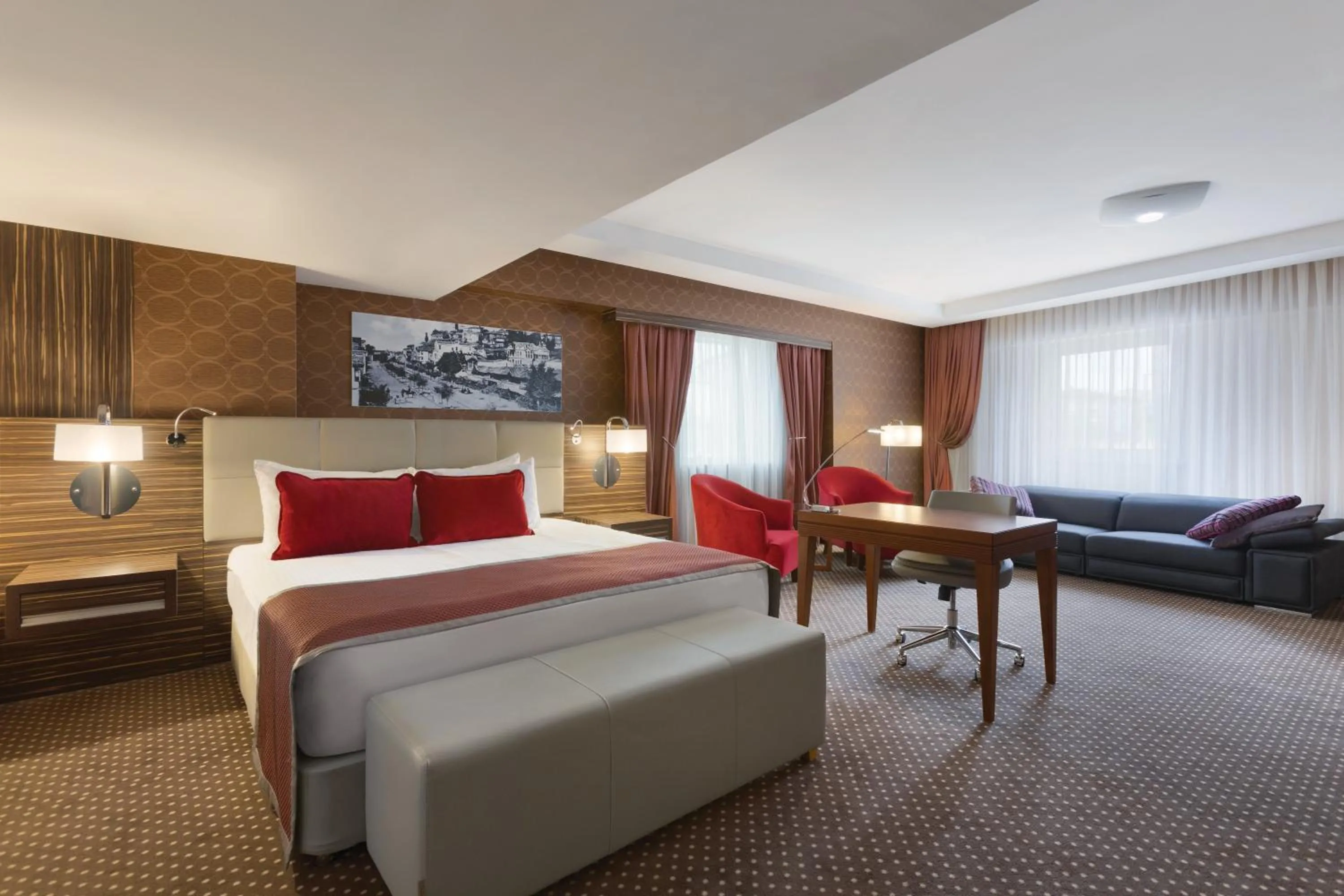 Living room, Bed in Ramada Plaza By Wyndham Izmit