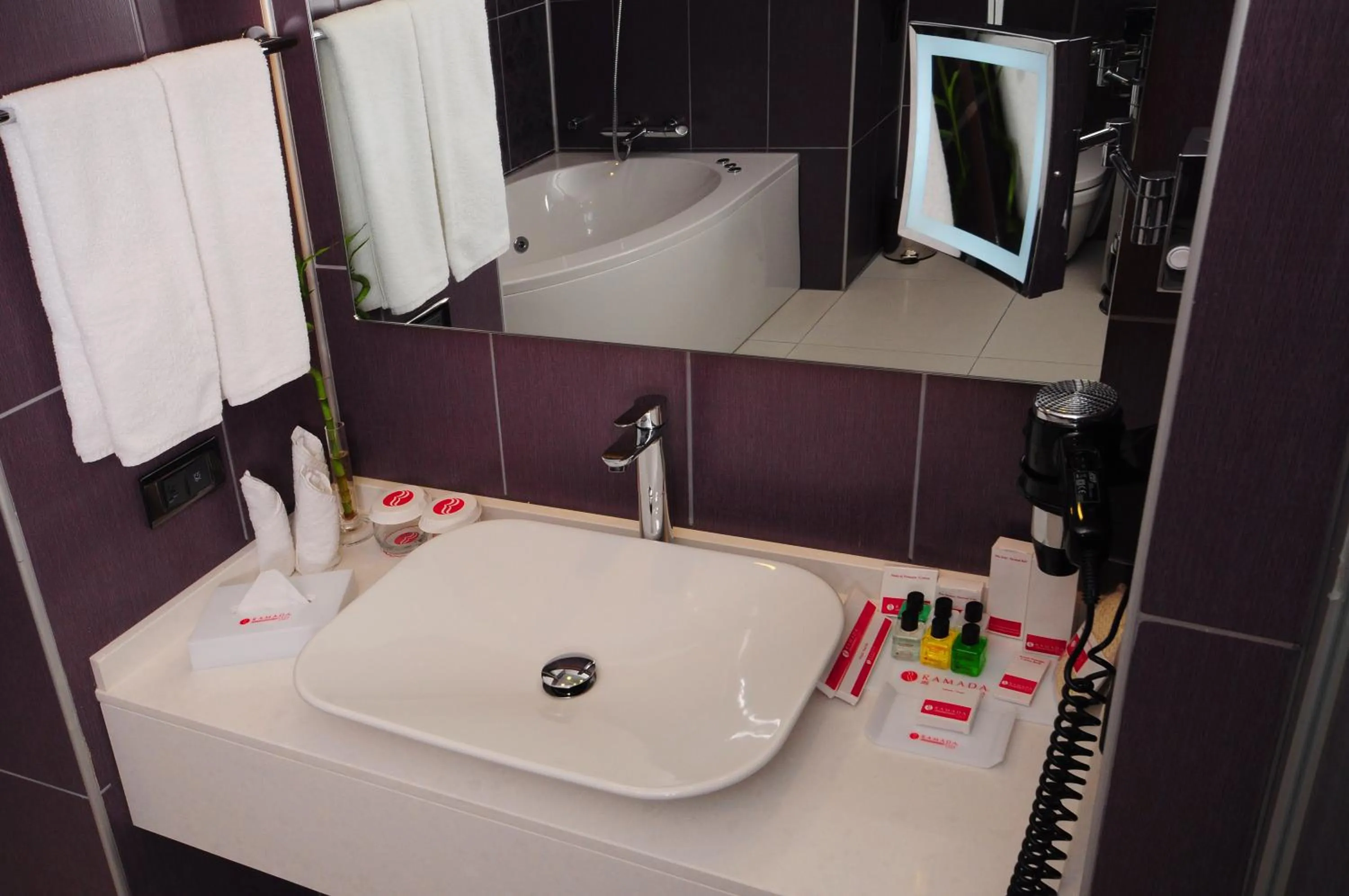 Bathroom in Ramada Plaza By Wyndham Izmit