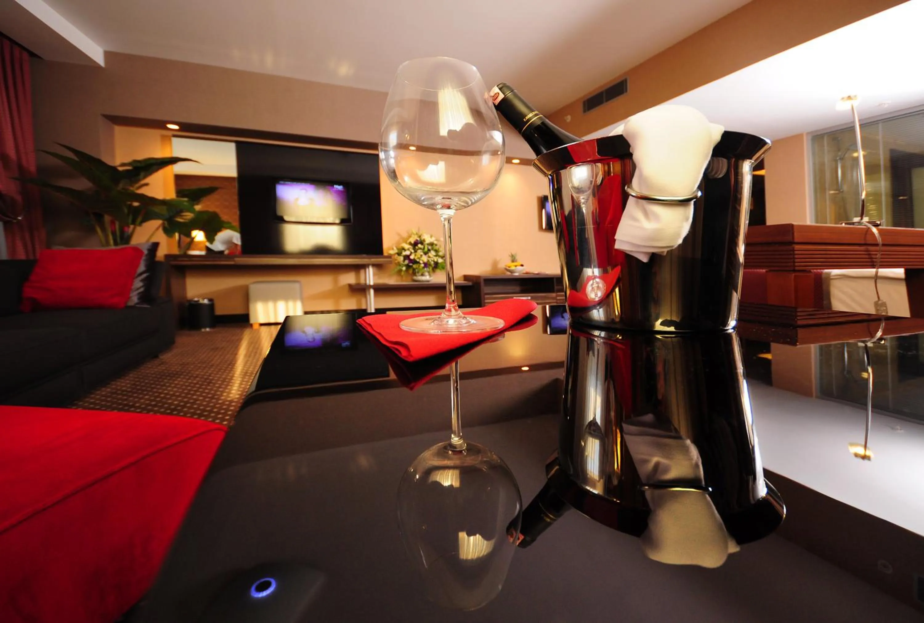 Living room in Ramada Plaza By Wyndham Izmit