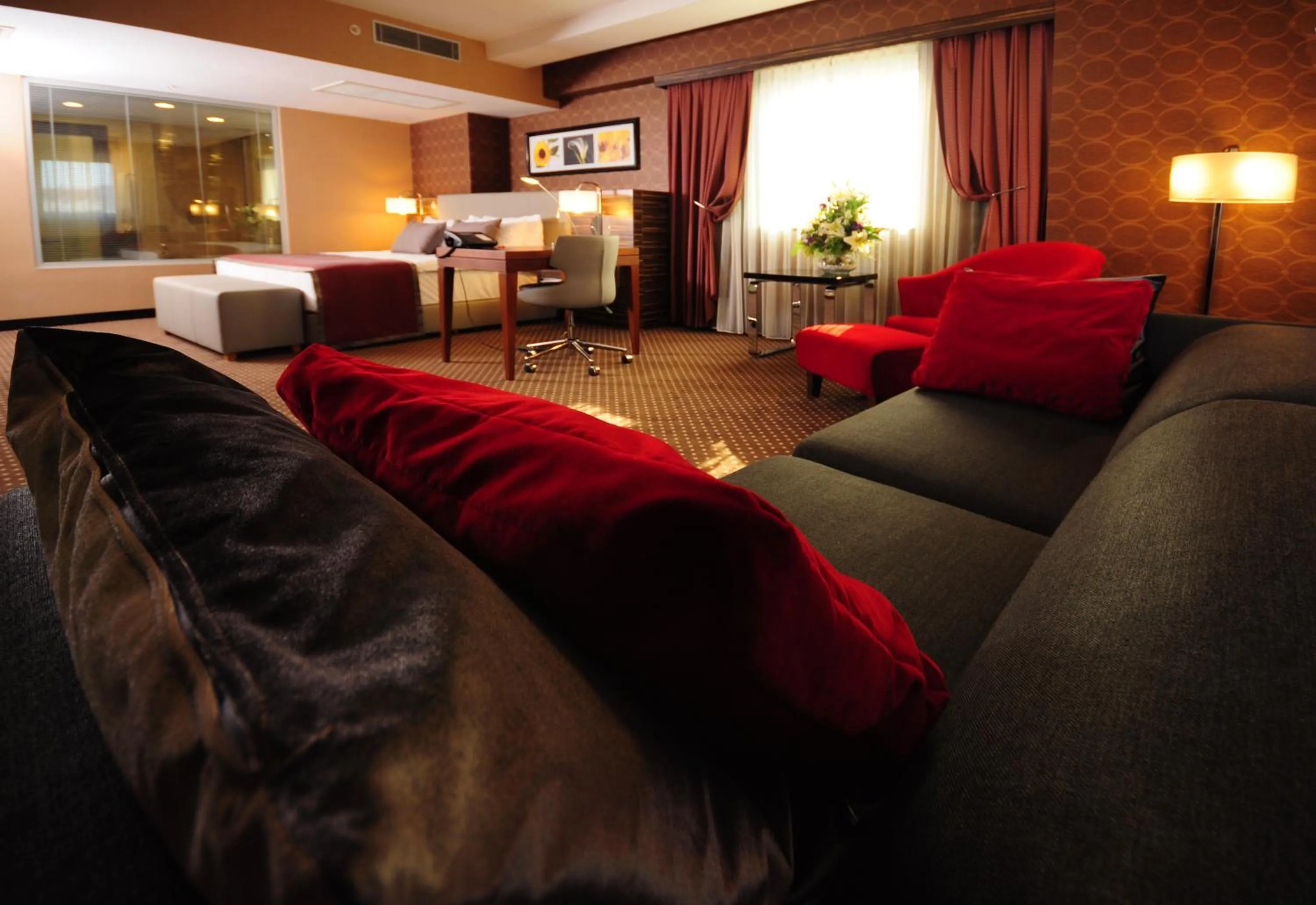 Seating area in Ramada Plaza By Wyndham Izmit