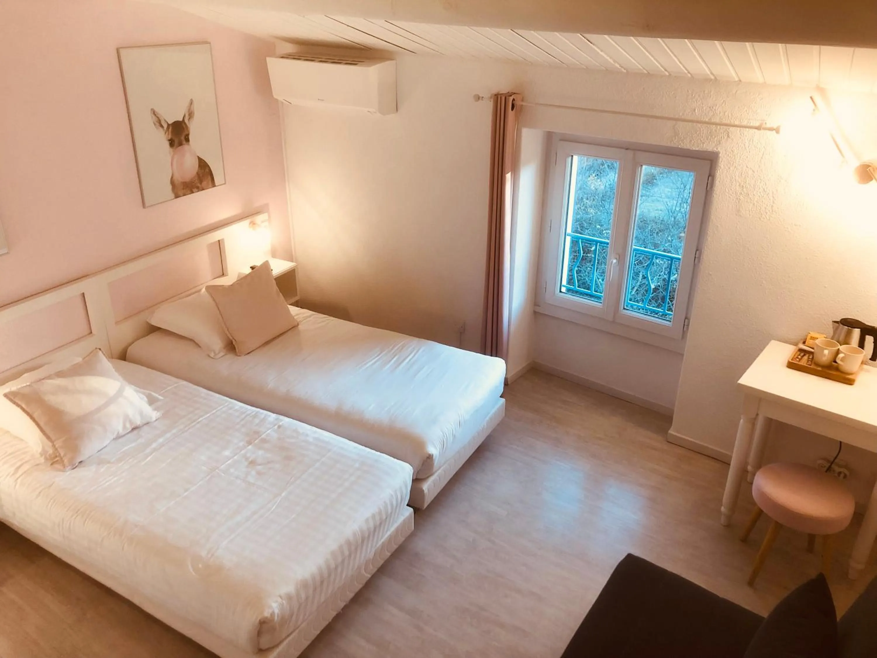 Photo of the whole room, Bed in Hôtel La Bastide de Vaison